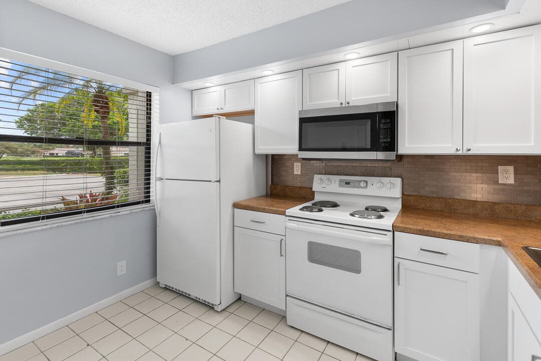 12962 Briarlake Drive 103, Palm Beach Gardens, FL 33418 — photo 9 of 32