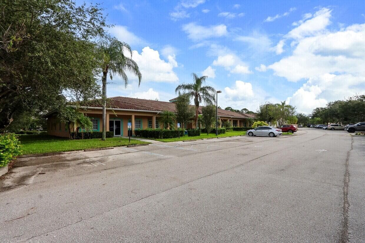 1405 SE Goldtree Drive, Port St. Lucie, FL 34952 — photo 7 of 52