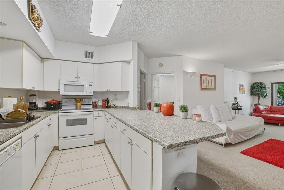 2105 Lavers Circle 212, Delray Beach, FL 33444 — photo 12 of 29