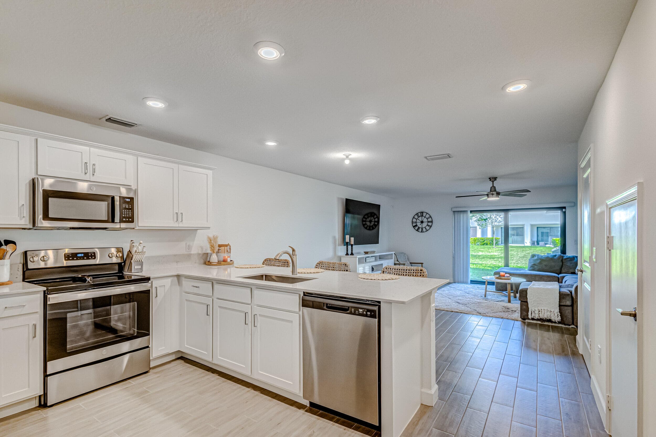 5007 Woods Edge Circle, Riviera Beach, FL 33410 — photo 3 of 27