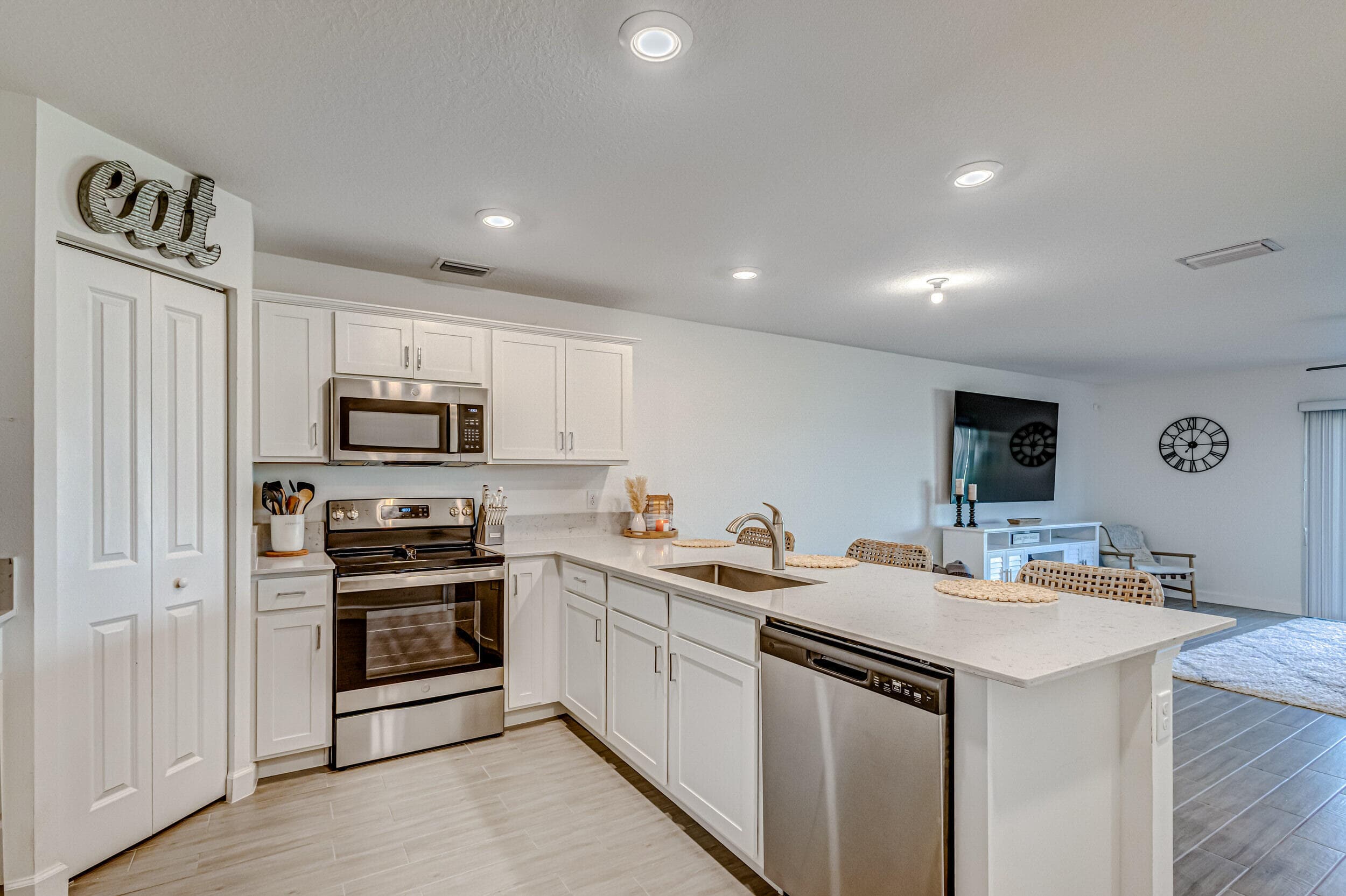 5007 Woods Edge Circle, Riviera Beach, FL 33410 — photo 4 of 27