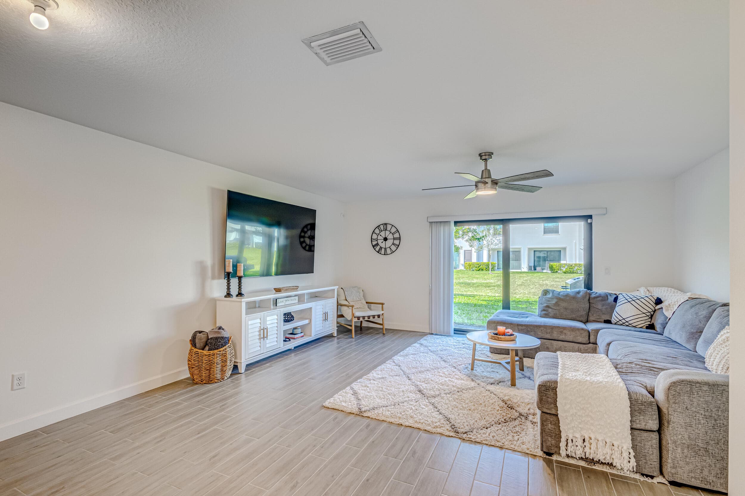 5007 Woods Edge Circle, Riviera Beach, FL 33410 — photo 8 of 27