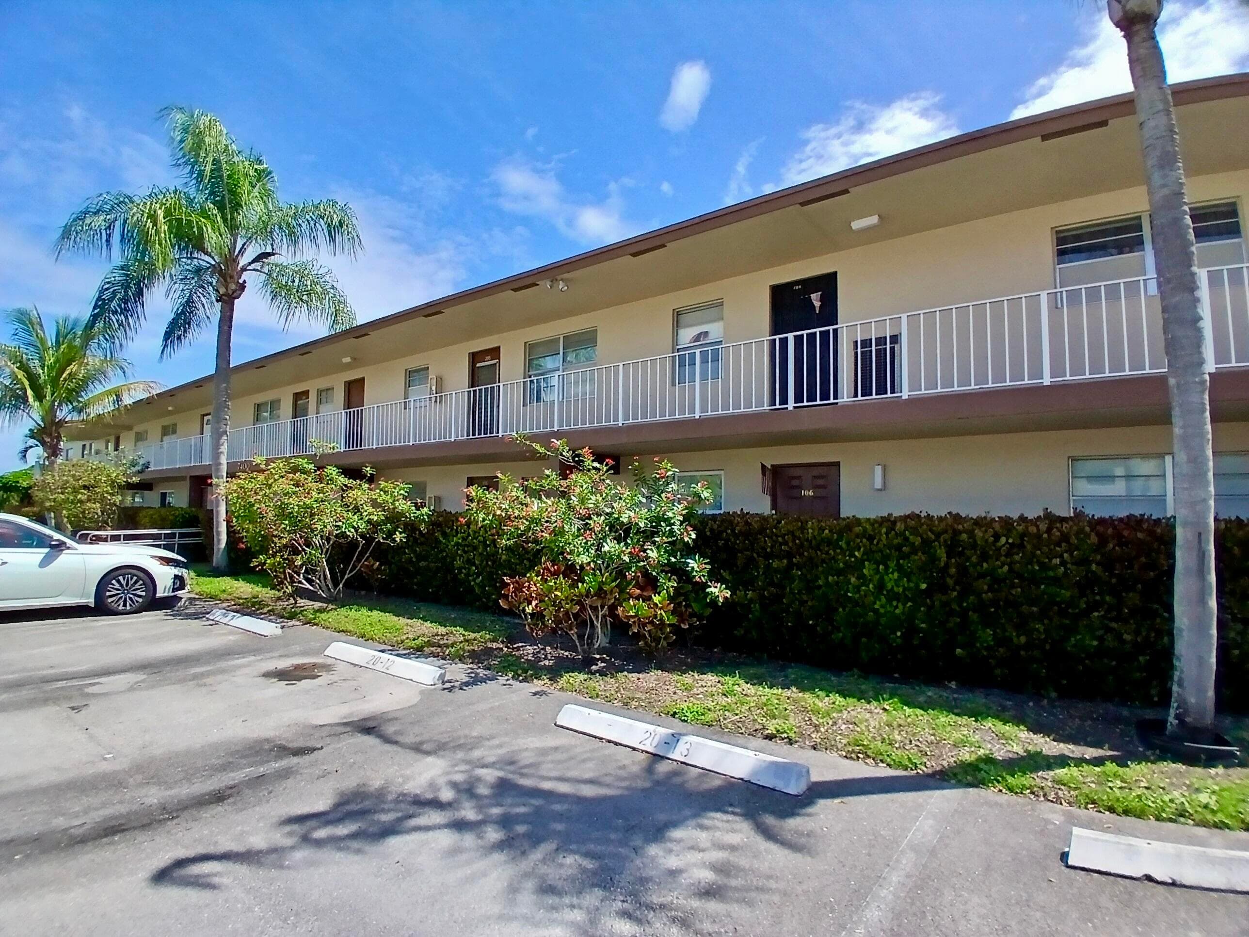 7400 NW 5th Place 105, Margate, FL 33063 — photo 1 of 32