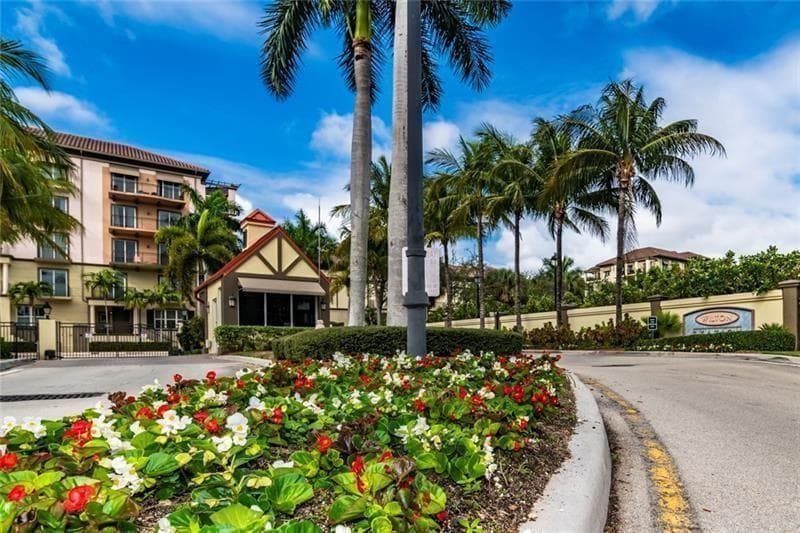 2609 NE 14th Avenue 106, Wilton Manors, FL 33334 — photo 41 of 50