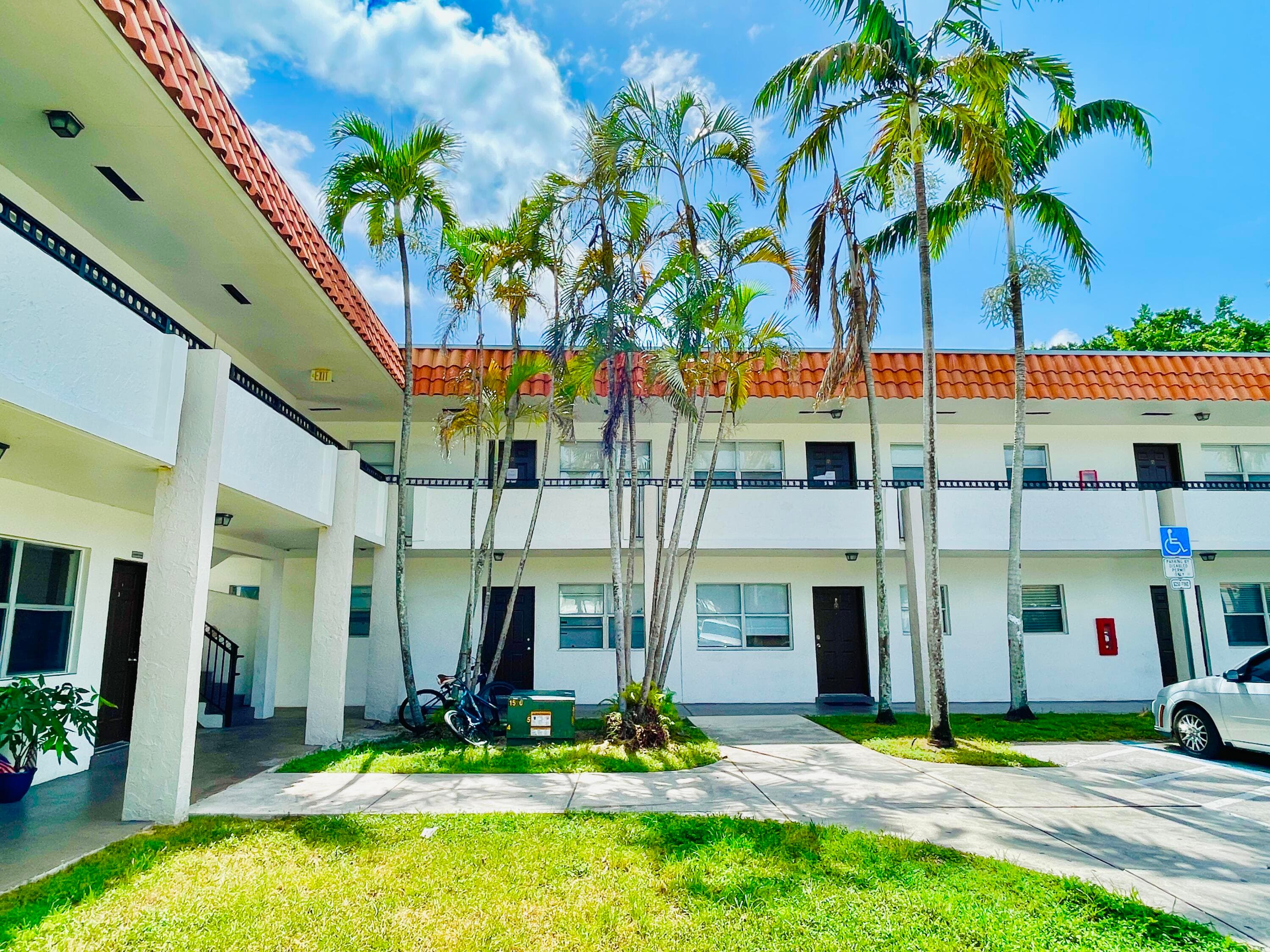 400 NW 65th Avenue 114, Margate, FL 33063 — photo 1 of 18