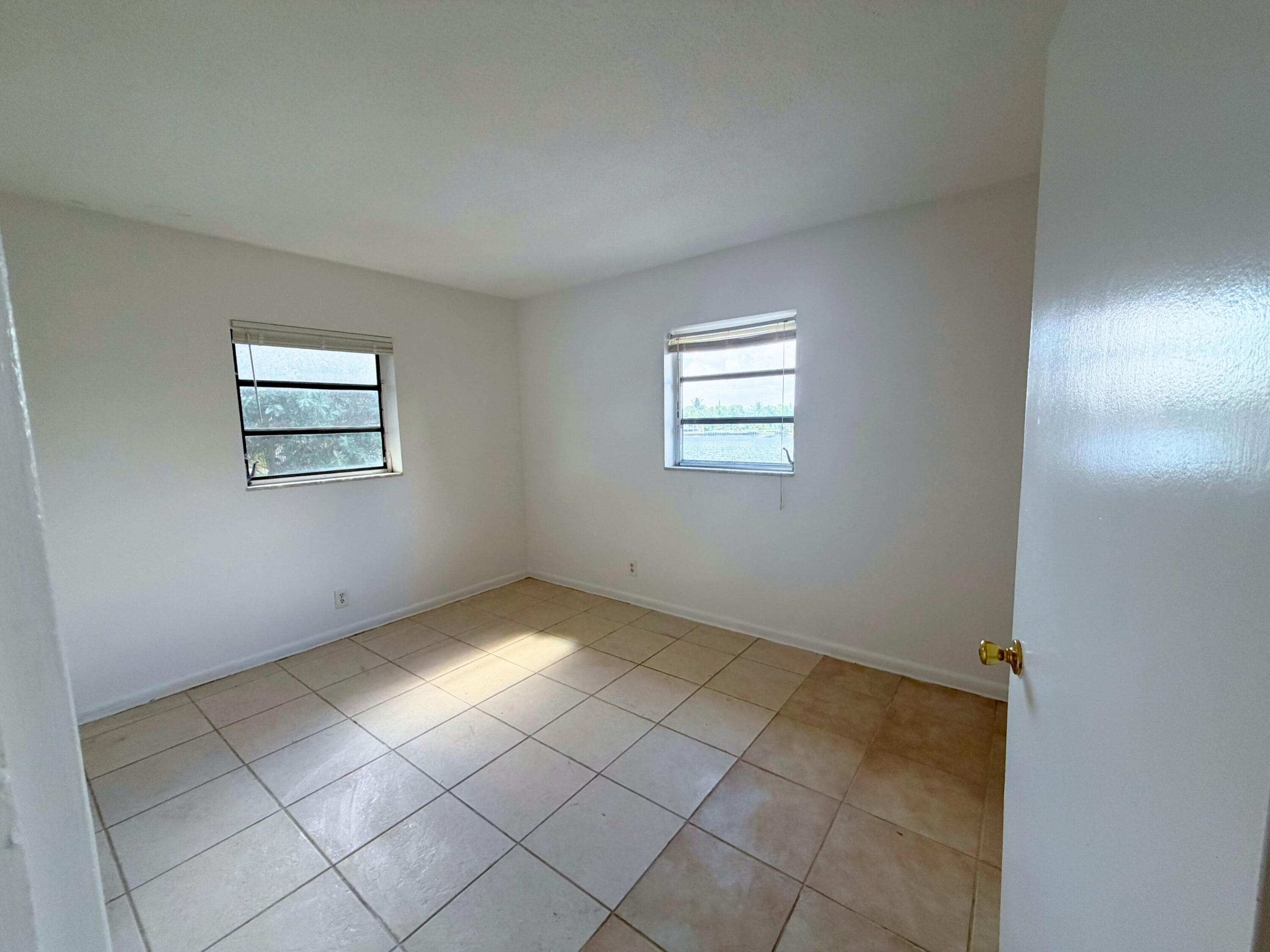 519 W Kalmia Drive 2, West Palm Beach, FL 33403 — photo 5 of 17