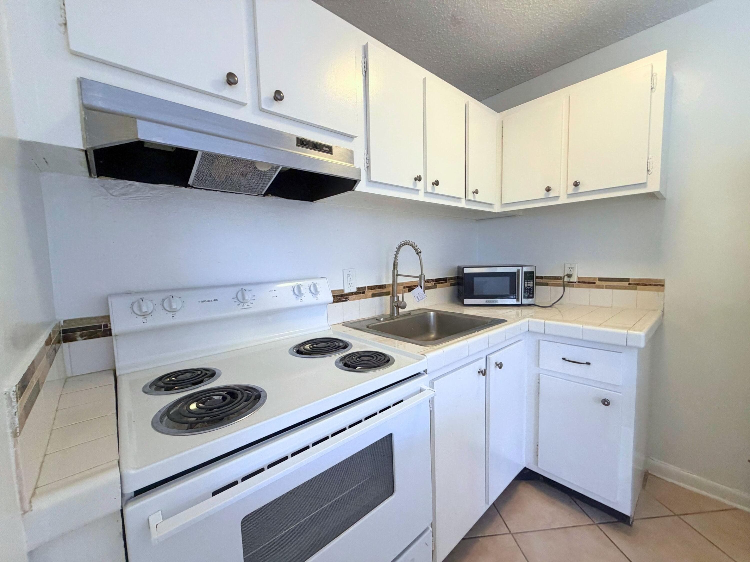 519 W Kalmia Drive 2, West Palm Beach, FL 33403 — photo 8 of 17