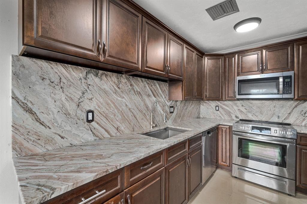 2601 Red Hibiscus Boulevard, Delray Beach, FL 33445 — photo 10 of 21