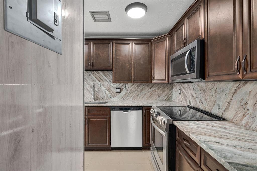 2601 Red Hibiscus Boulevard, Delray Beach, FL 33445 — photo 11 of 21