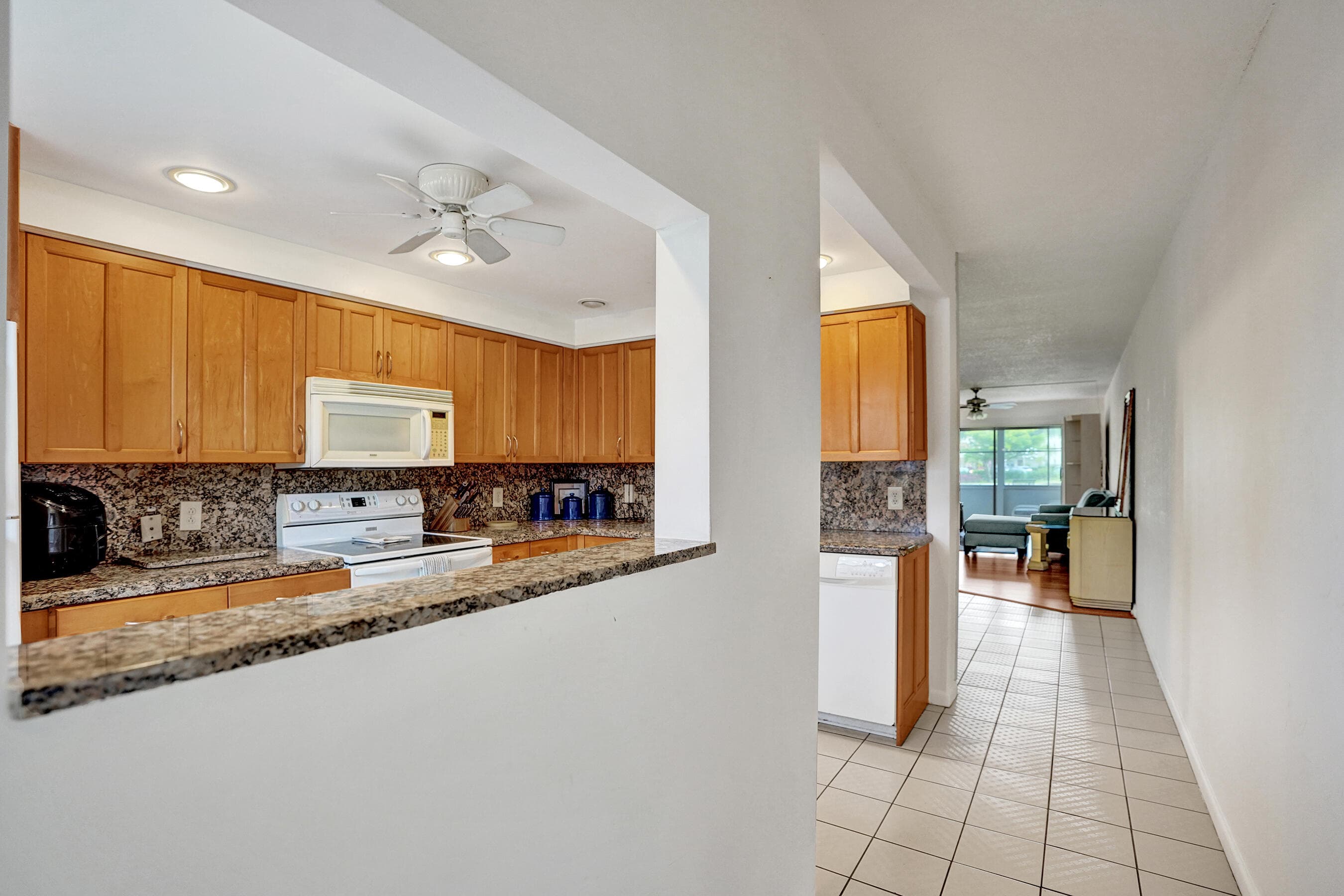 1020 Lincoln, Boca Raton, FL 33434 — photo 3 of 34