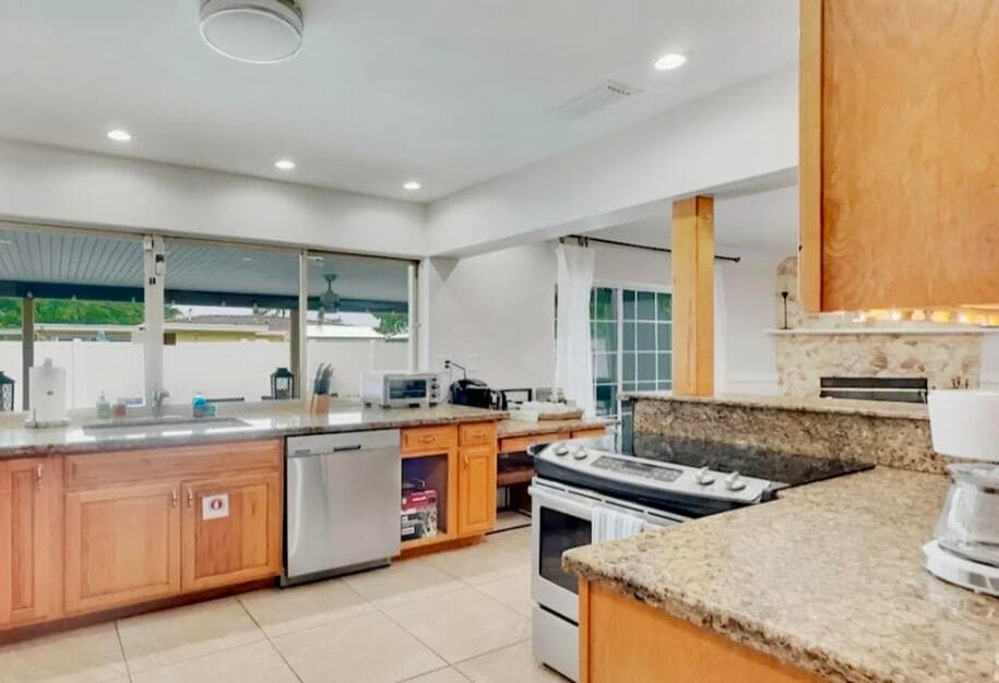 5940 NE 22nd Avenue, Fort Lauderdale, FL 33308 — photo 18 of 35