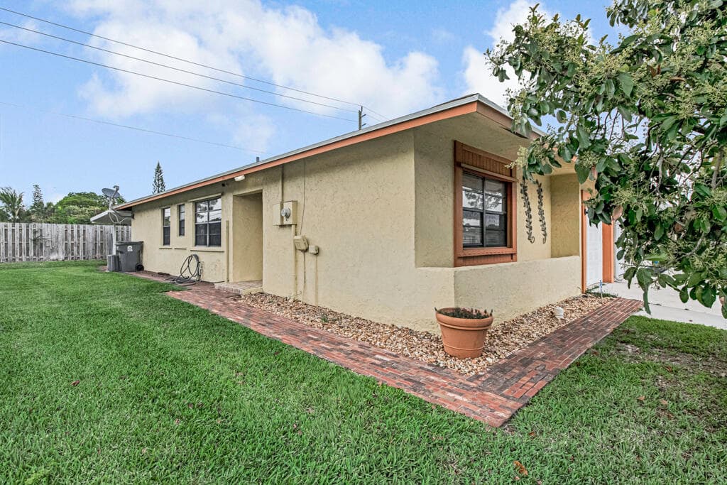 4917 Luqui Court, West Palm Beach, FL 33415 — photo 28 of 29