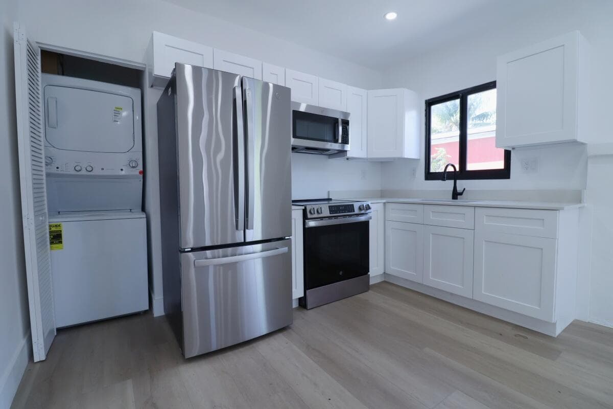 3040 NW 13th Avenue 1, Miami, FL 33142 — photo 4 of 16
