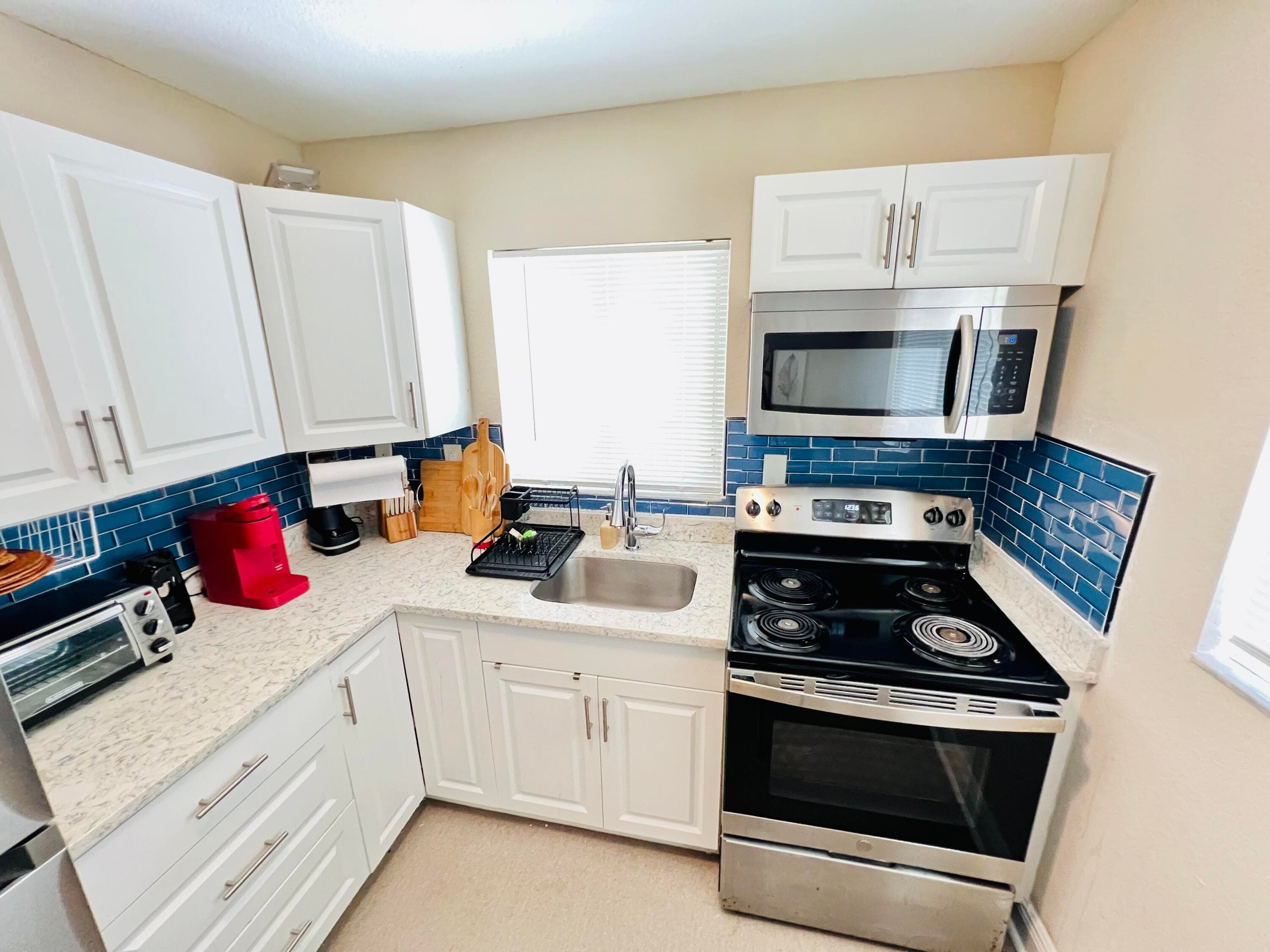 441 NW 7th Terrace 4, Fort Lauderdale, FL 33311 — photo 5 of 14