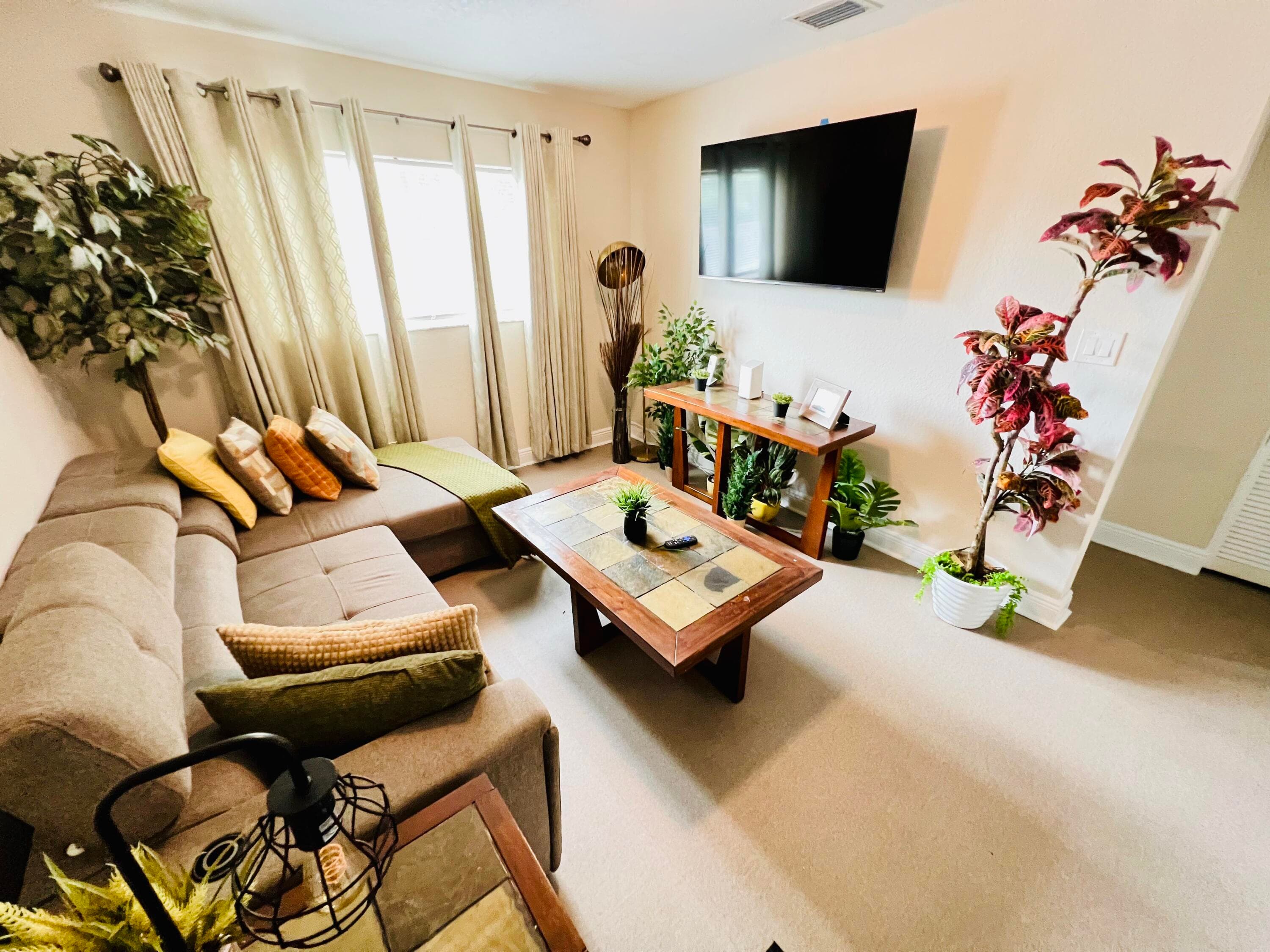 441 NW 7th Terrace 4, Fort Lauderdale, FL 33311 — photo 1 of 14