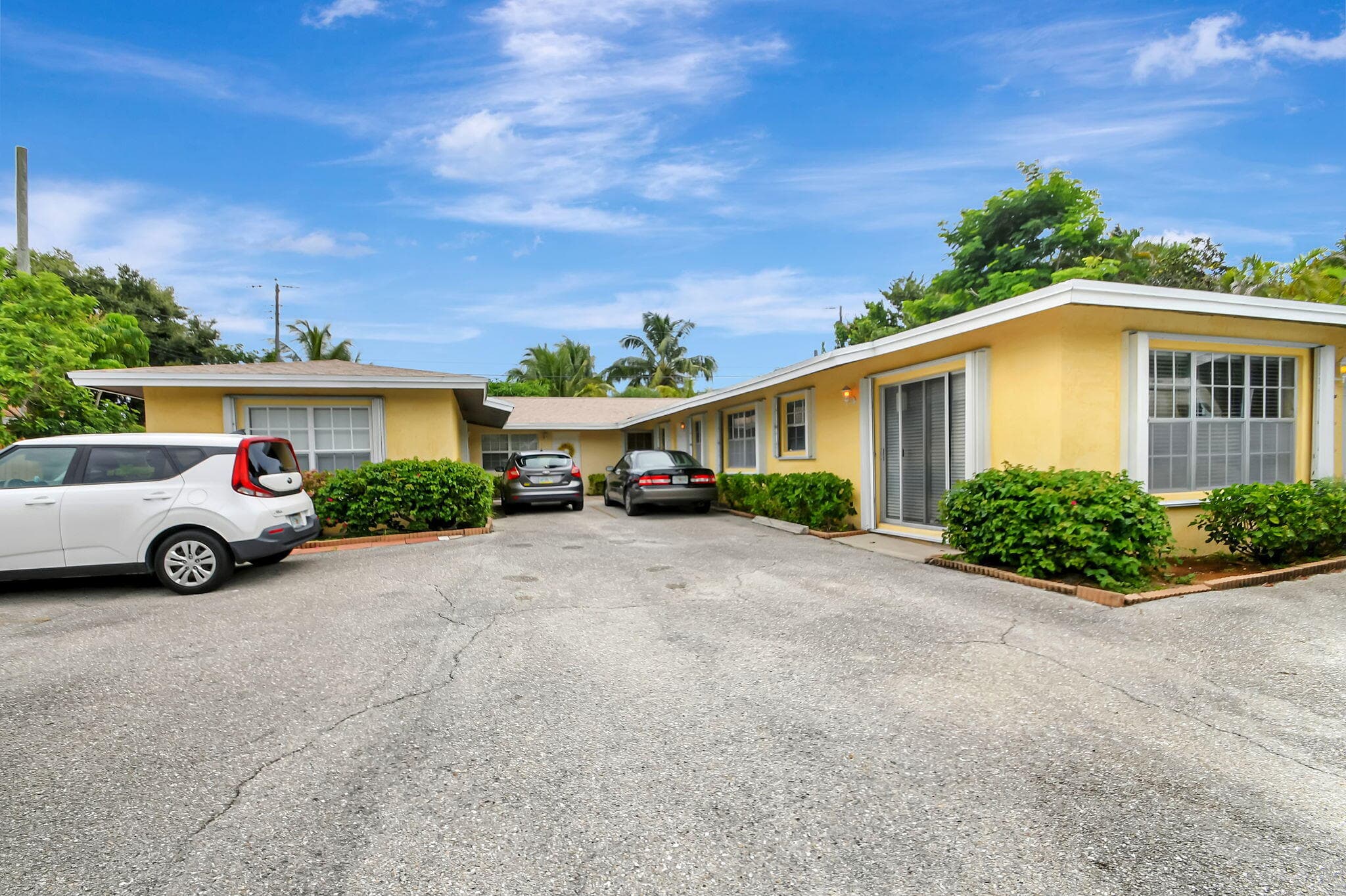 1853 Service Road, North Palm Beach, FL 33408 — photo 2 of 113
