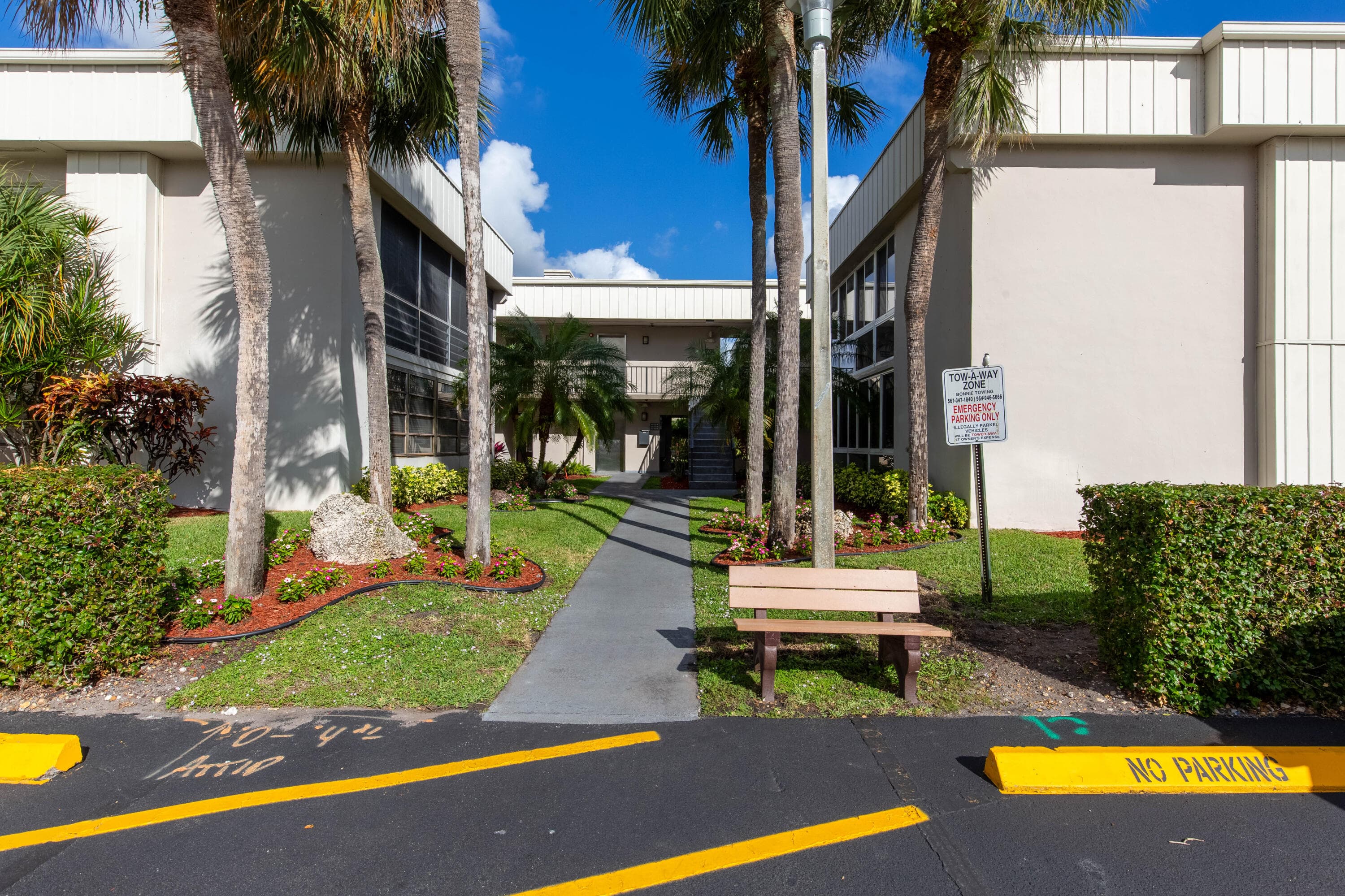 154 Capri D, Delray Beach, FL 33484 — photo 2 of 35