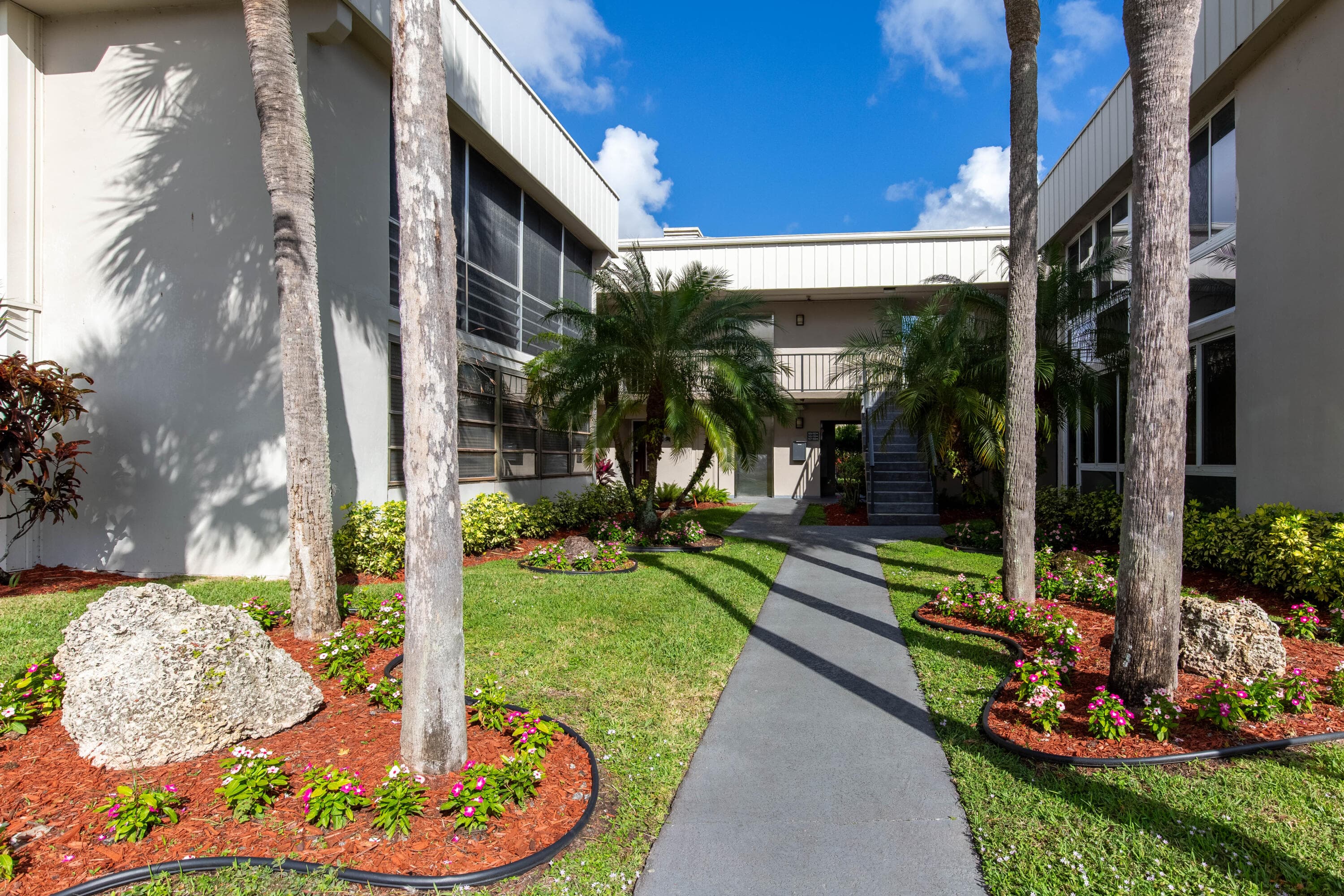 154 Capri D, Delray Beach, FL 33484 — photo 3 of 35