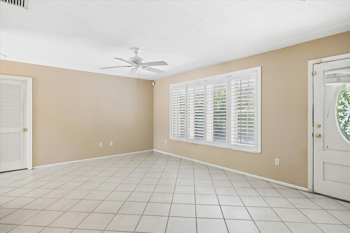 284 35th Avenue, Vero Beach, FL 32968 — photo 5 of 38