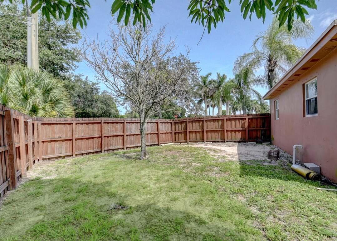 612 Hibiscus Drive, Royal Palm Beach, FL 33411 — photo 15 of 20