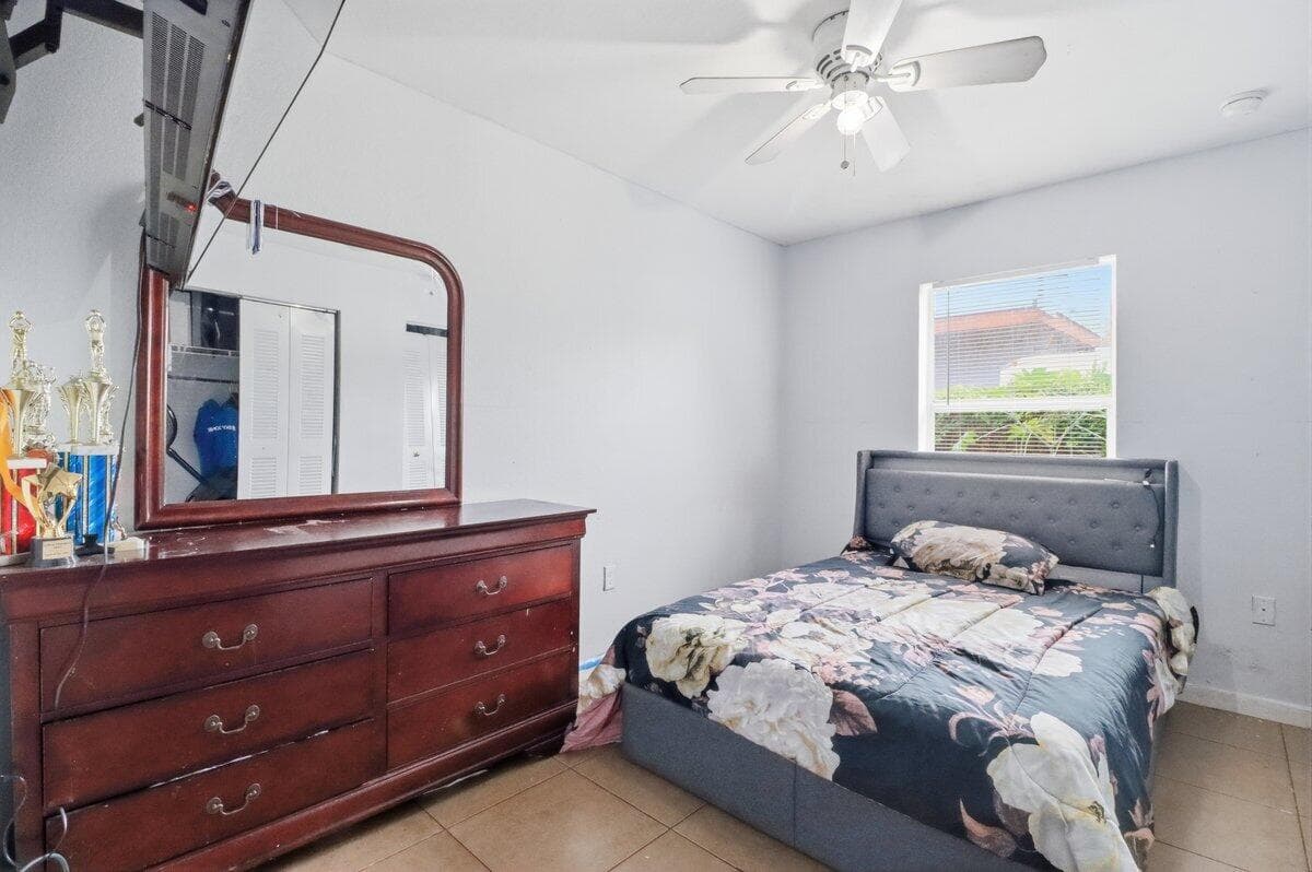 209 NE 35th Street, Oakland Park, FL 33334 — photo 12 of 19