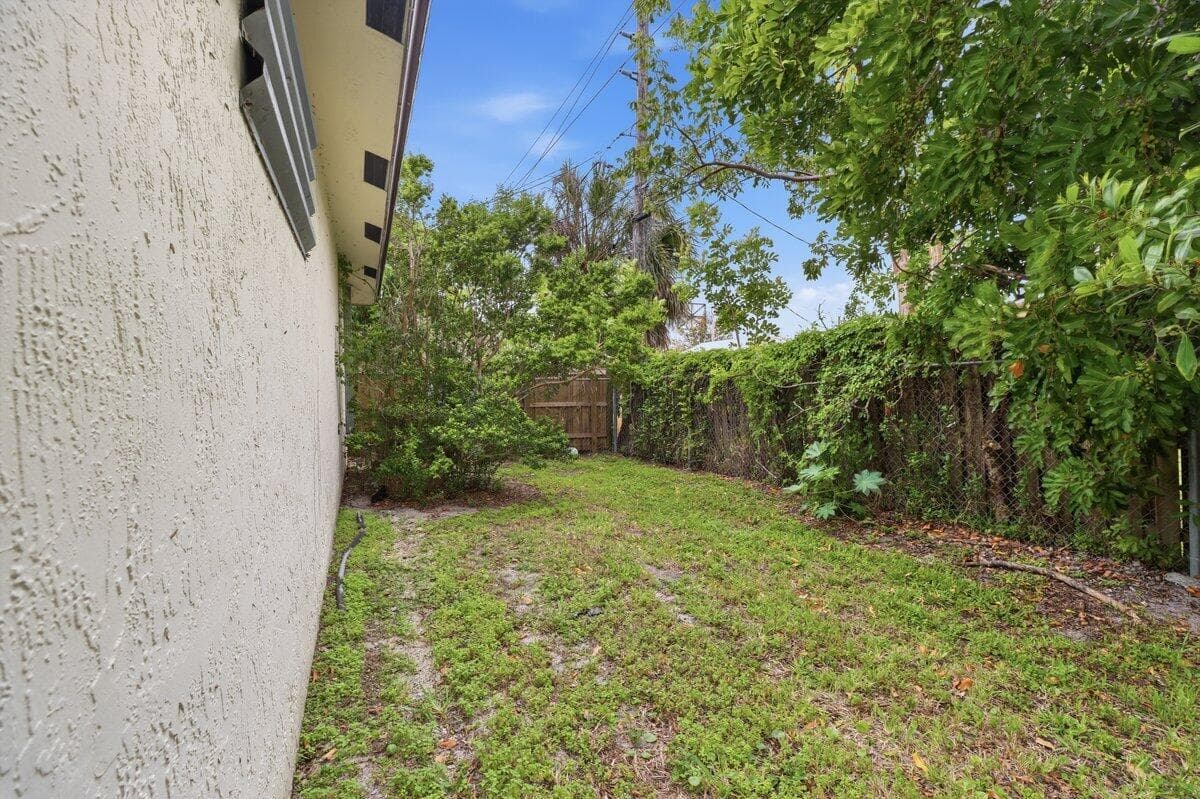 209 NE 35th Street, Oakland Park, FL 33334 — photo 18 of 19