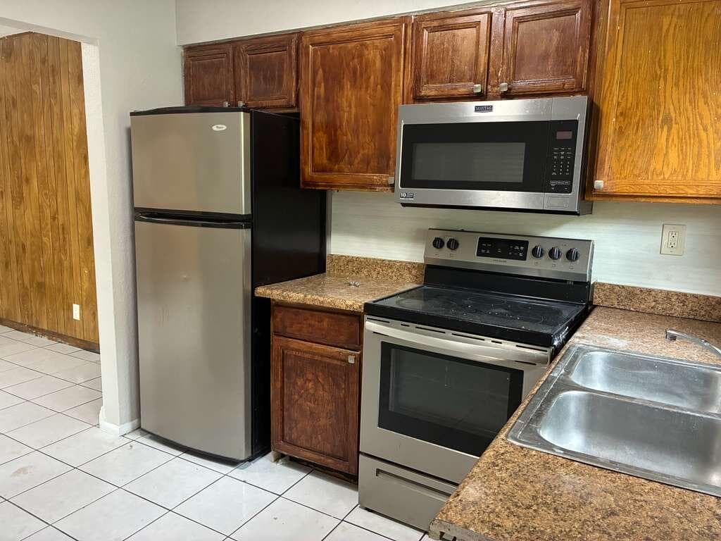 1329 NW 8th Avenue A, Fort Lauderdale, FL 33311 — photo 5 of 18