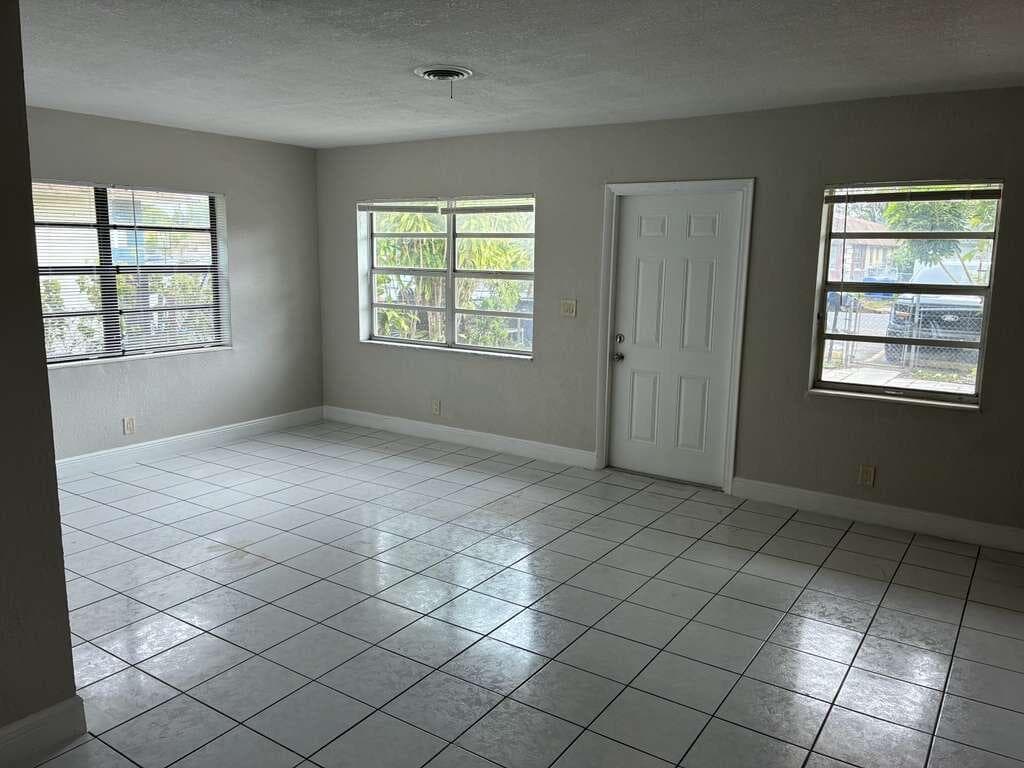 1329 NW 8th Avenue A, Fort Lauderdale, FL 33311 — photo 2 of 18