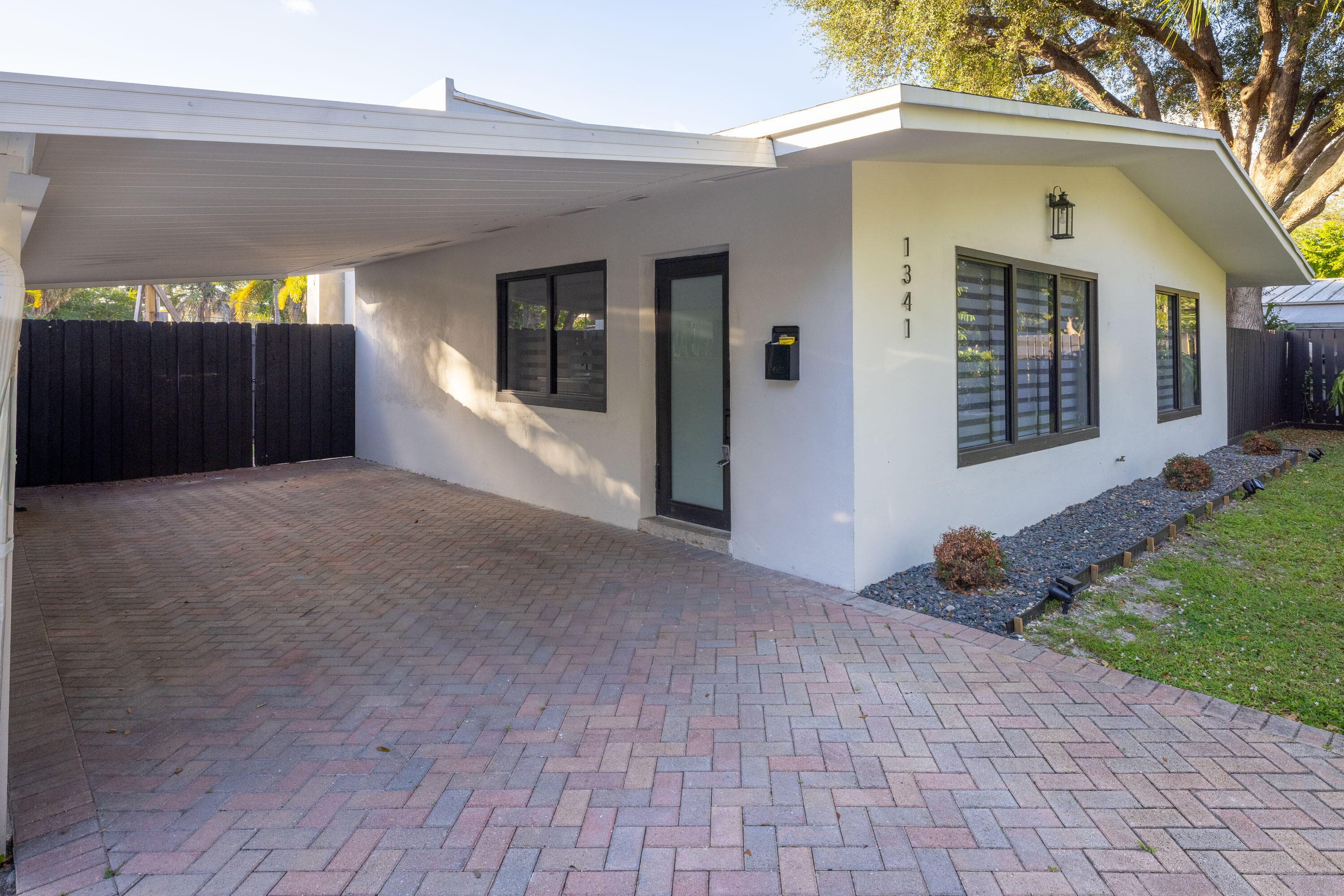 1341 SE 10th Avenue, Fort Lauderdale, FL 33316 — photo 2 of 21