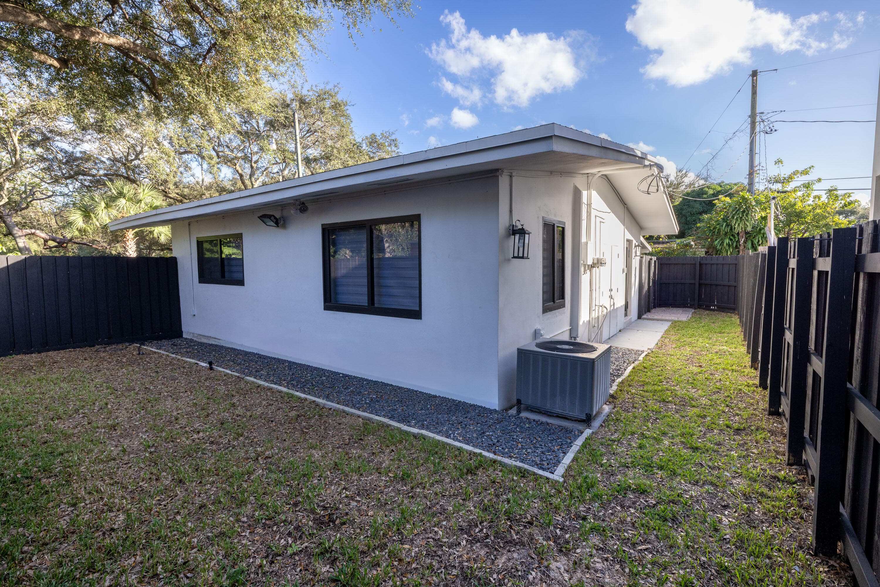 1341 SE 10th Avenue, Fort Lauderdale, FL 33316 — photo 4 of 21