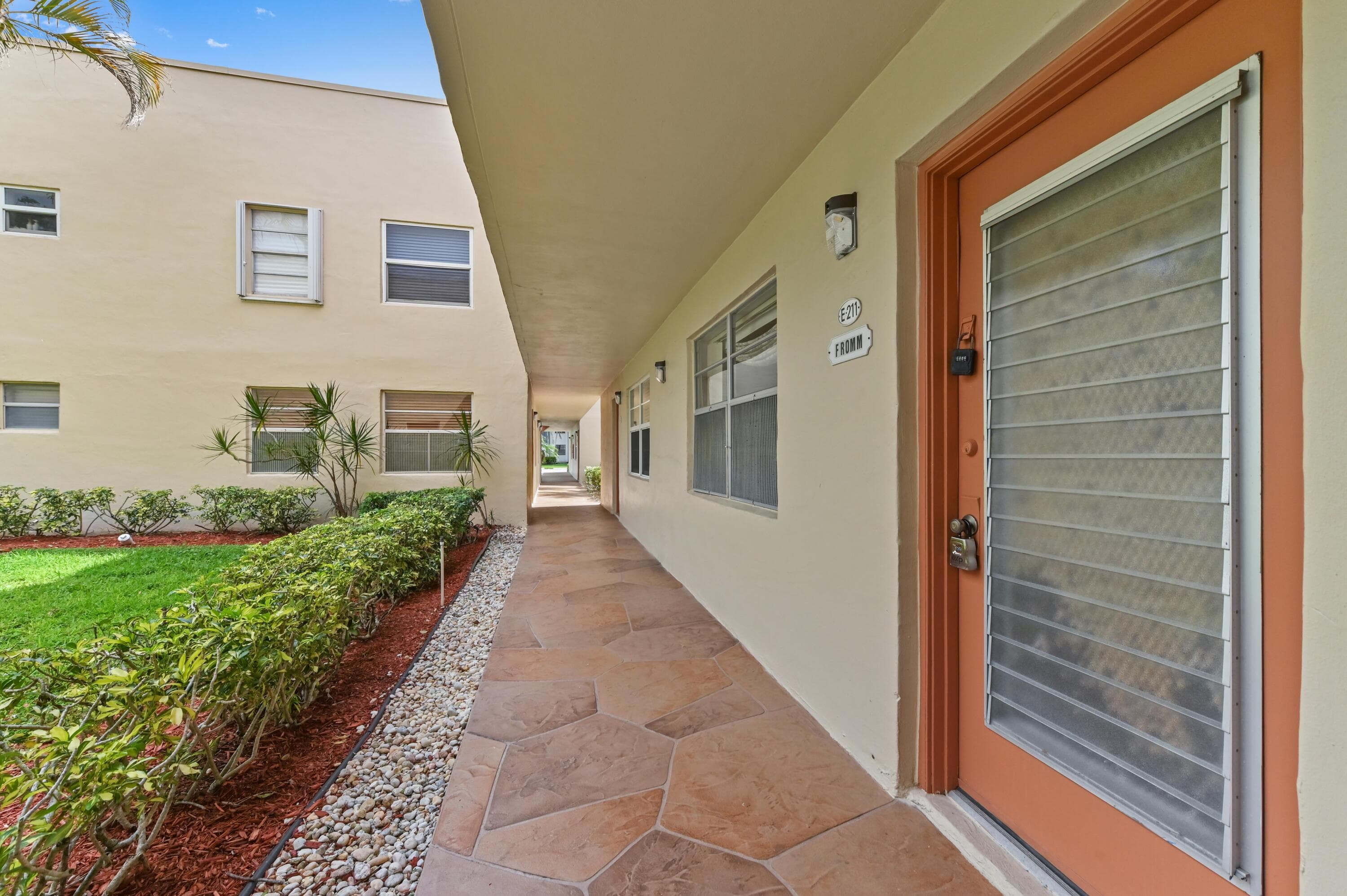 211 Piedmont E, Delray Beach, FL 33484 — photo 3 of 32