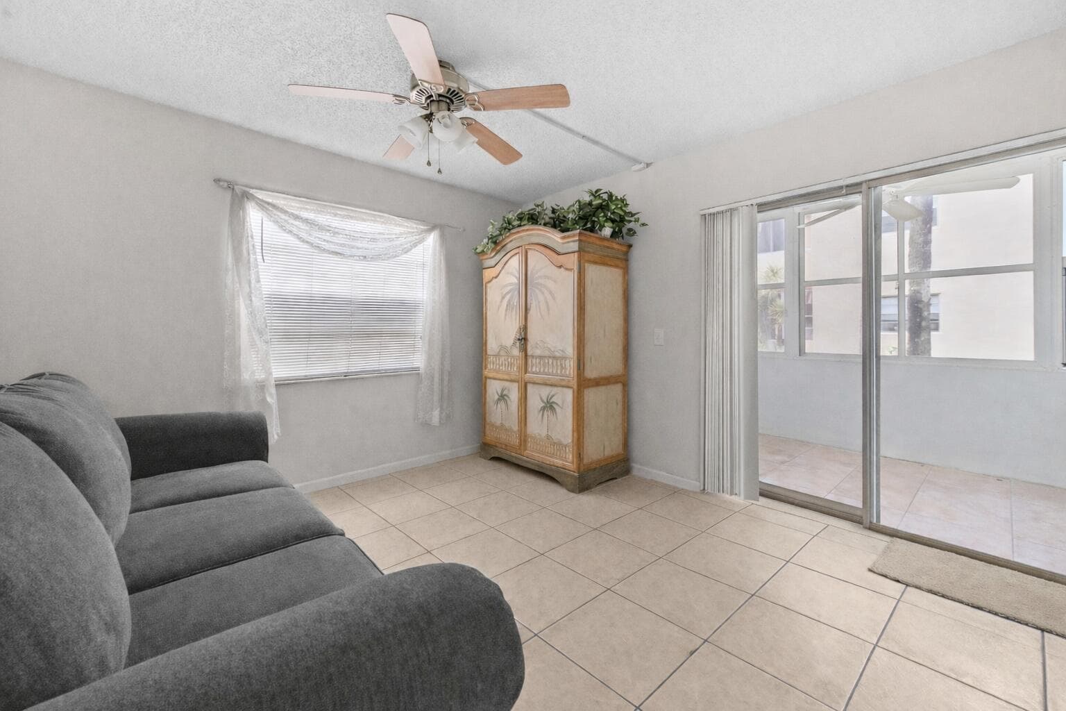 211 Piedmont E, Delray Beach, FL 33484 — photo 10 of 32