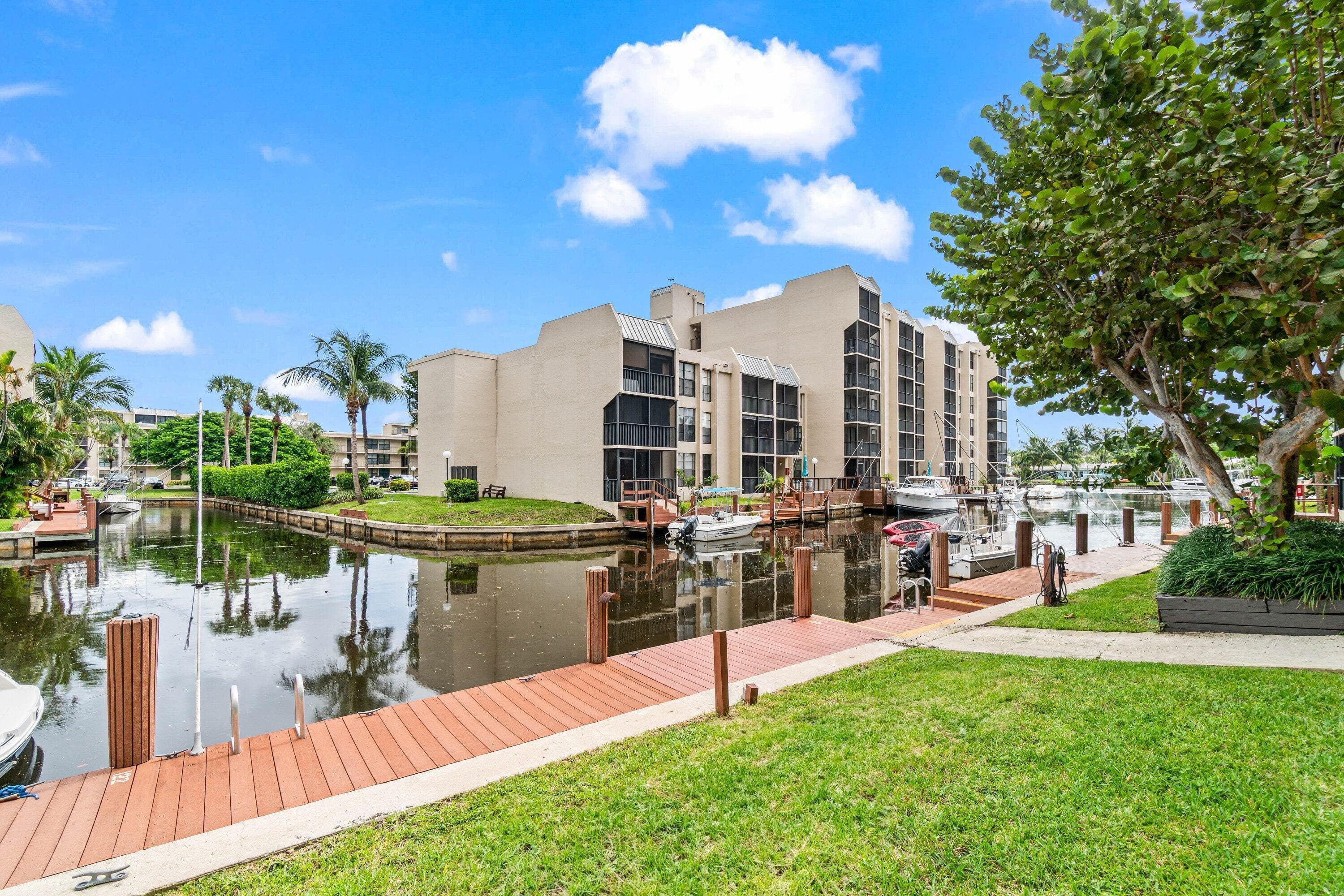 17 Royal Palm Way 103, Boca Raton, FL 33432 — photo 26 of 30