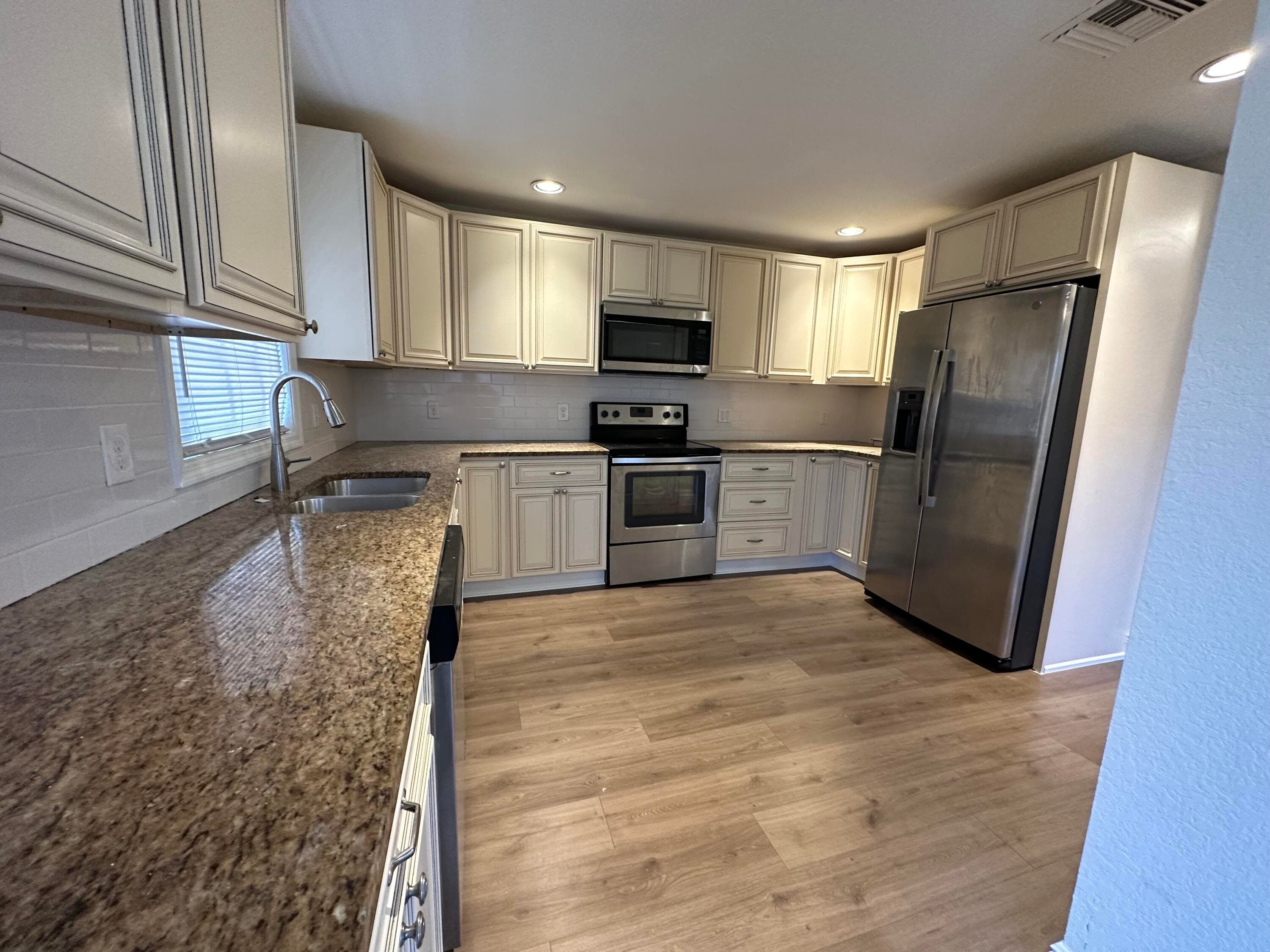 340 Walton Boulevard, West Palm Beach, FL 33405 — photo 2 of 12