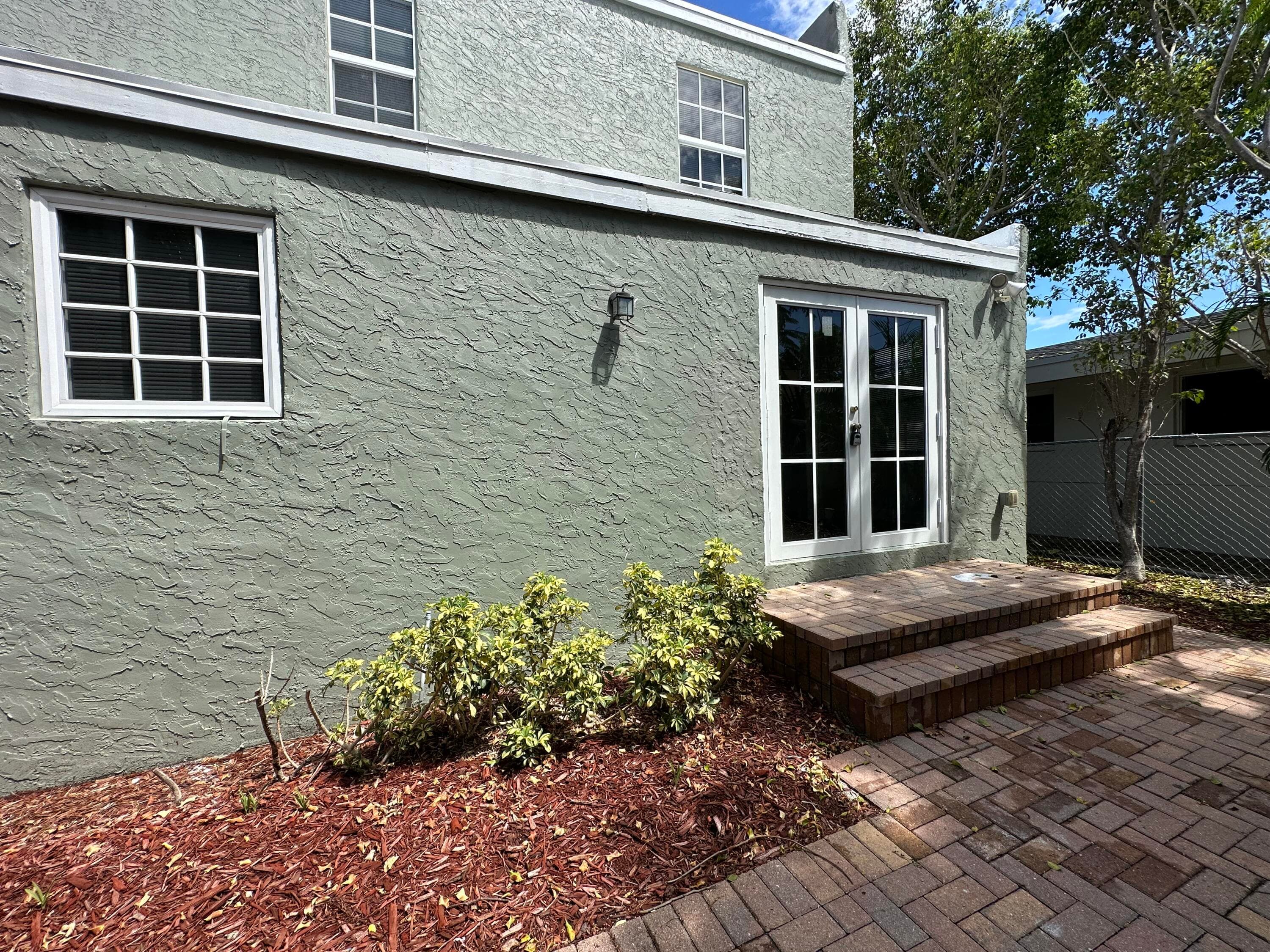 340 Walton Boulevard, West Palm Beach, FL 33405 — photo 11 of 12