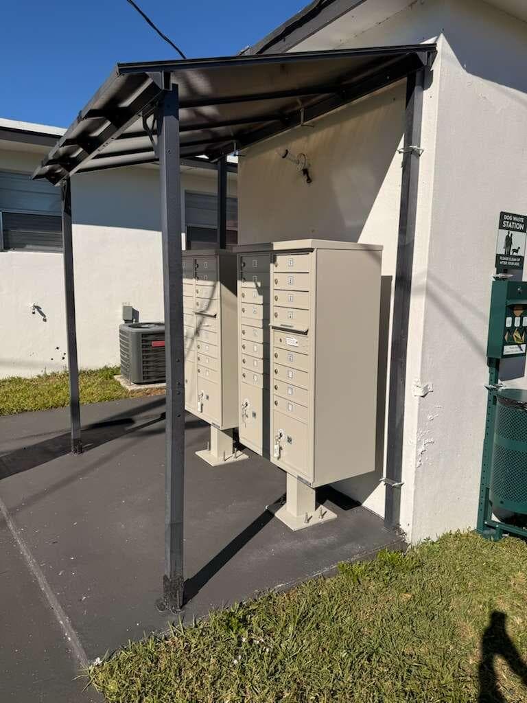 1885 40th Avenue Unit 4, Vero Beach, FL 32960 — photo 3 of 5