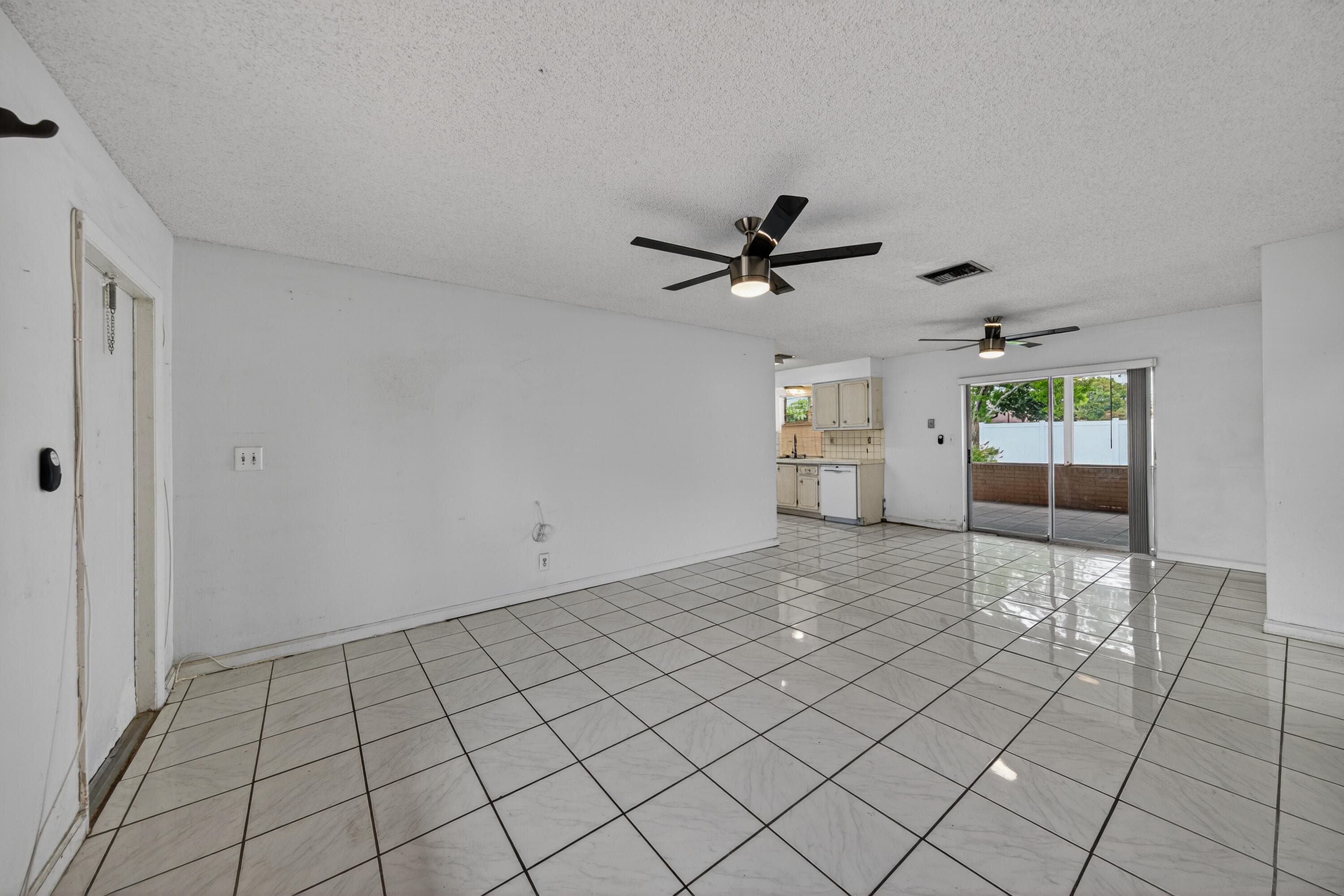 8104 NW 94th Avenue, Tamarac, FL 33321 — photo 3 of 44
