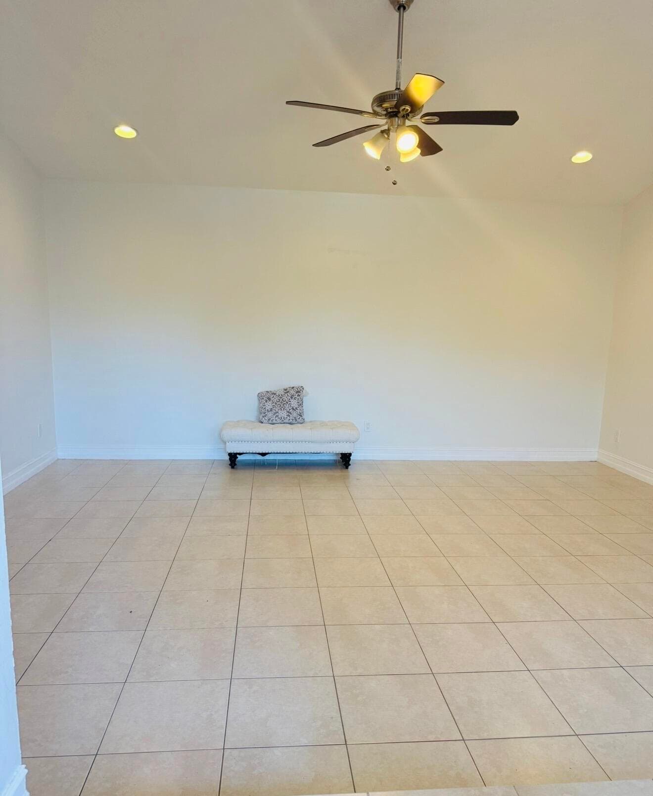 1005 Manor Drive 3d, Palm Springs, FL 33461 — photo 2 of 17