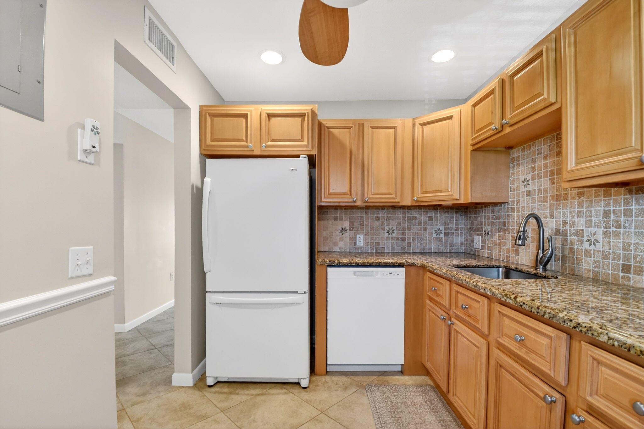 4248 Deste Court 304, Lake Worth, FL 33467 — photo 7 of 42