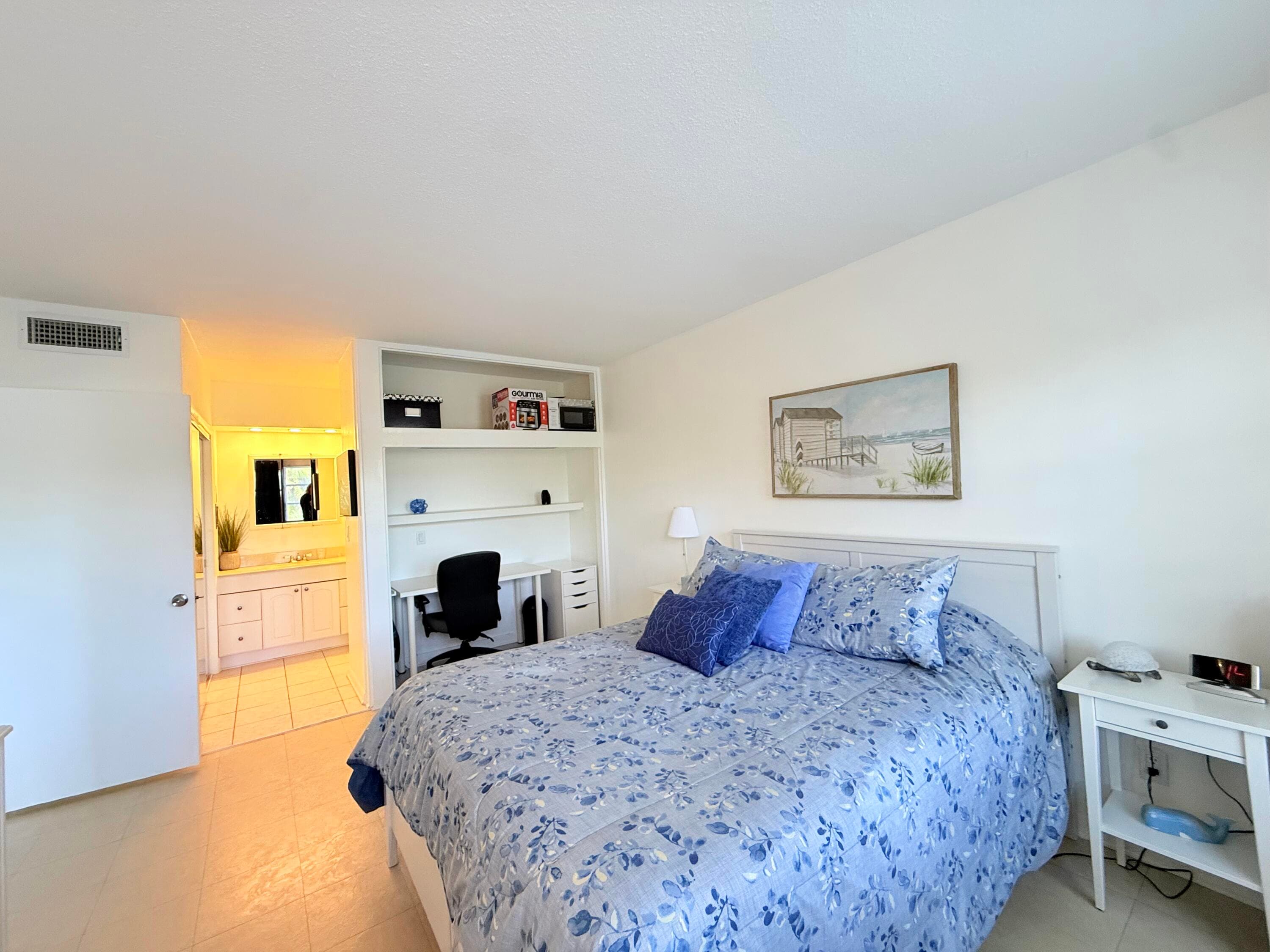 470 Paradise Isle Boulevard 204, Hallandale Beach, FL 33009 — photo 24 of 46
