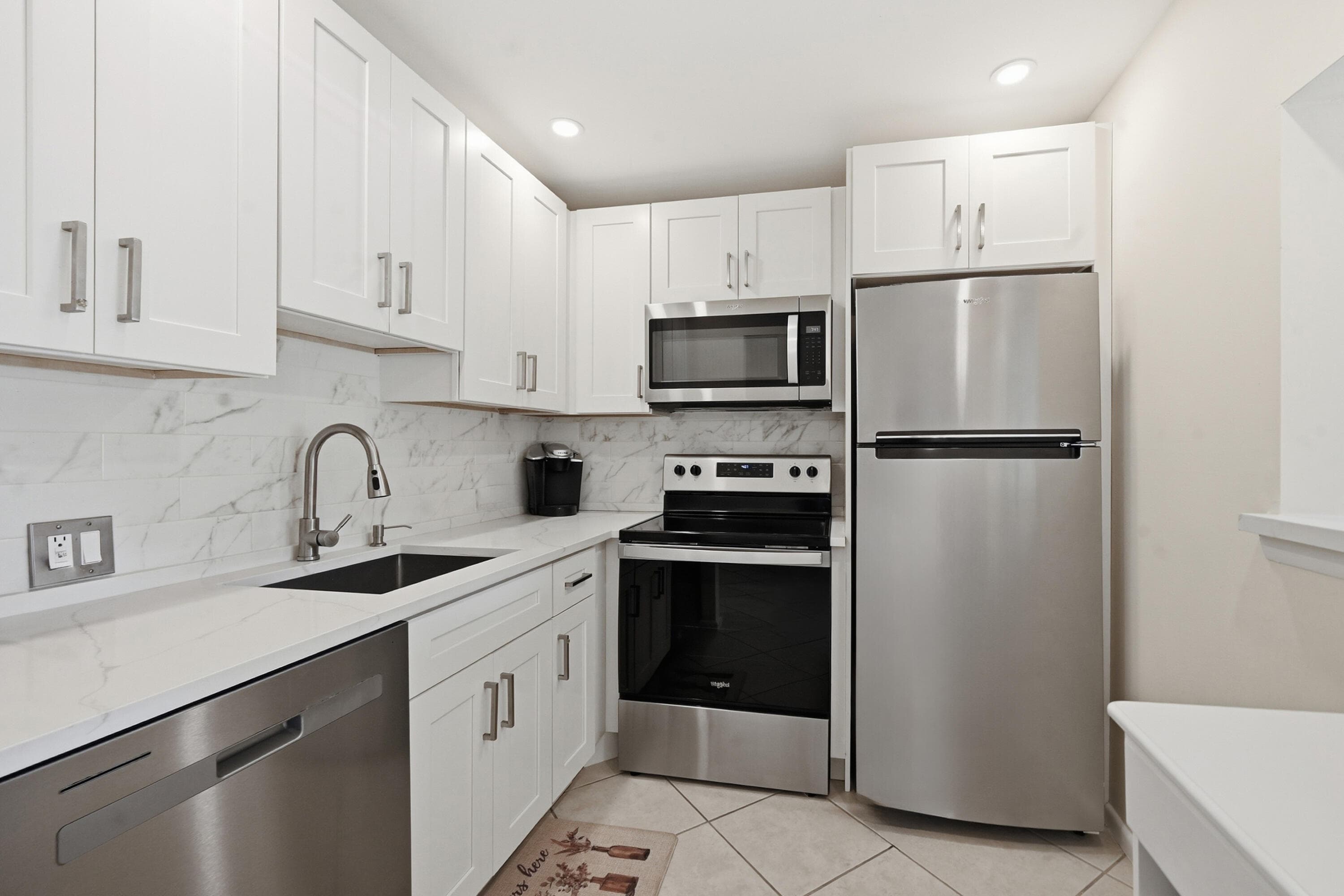 314 Brighton H, Boca Raton, FL 33434 — photo 1 of 21