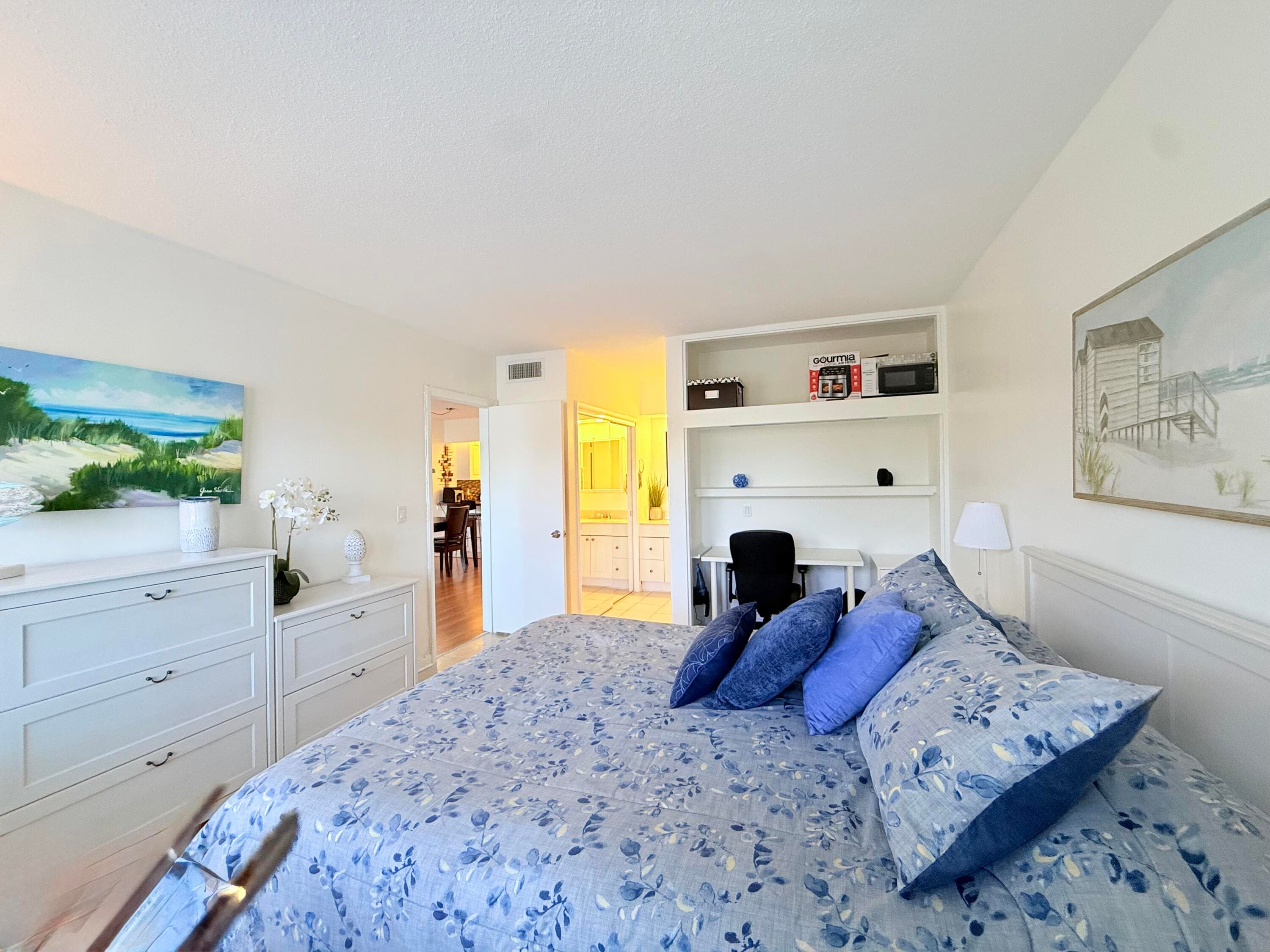 470 Paradise Isle Boulevard 204, Hallandale Beach, FL 33009 — photo 25 of 46
