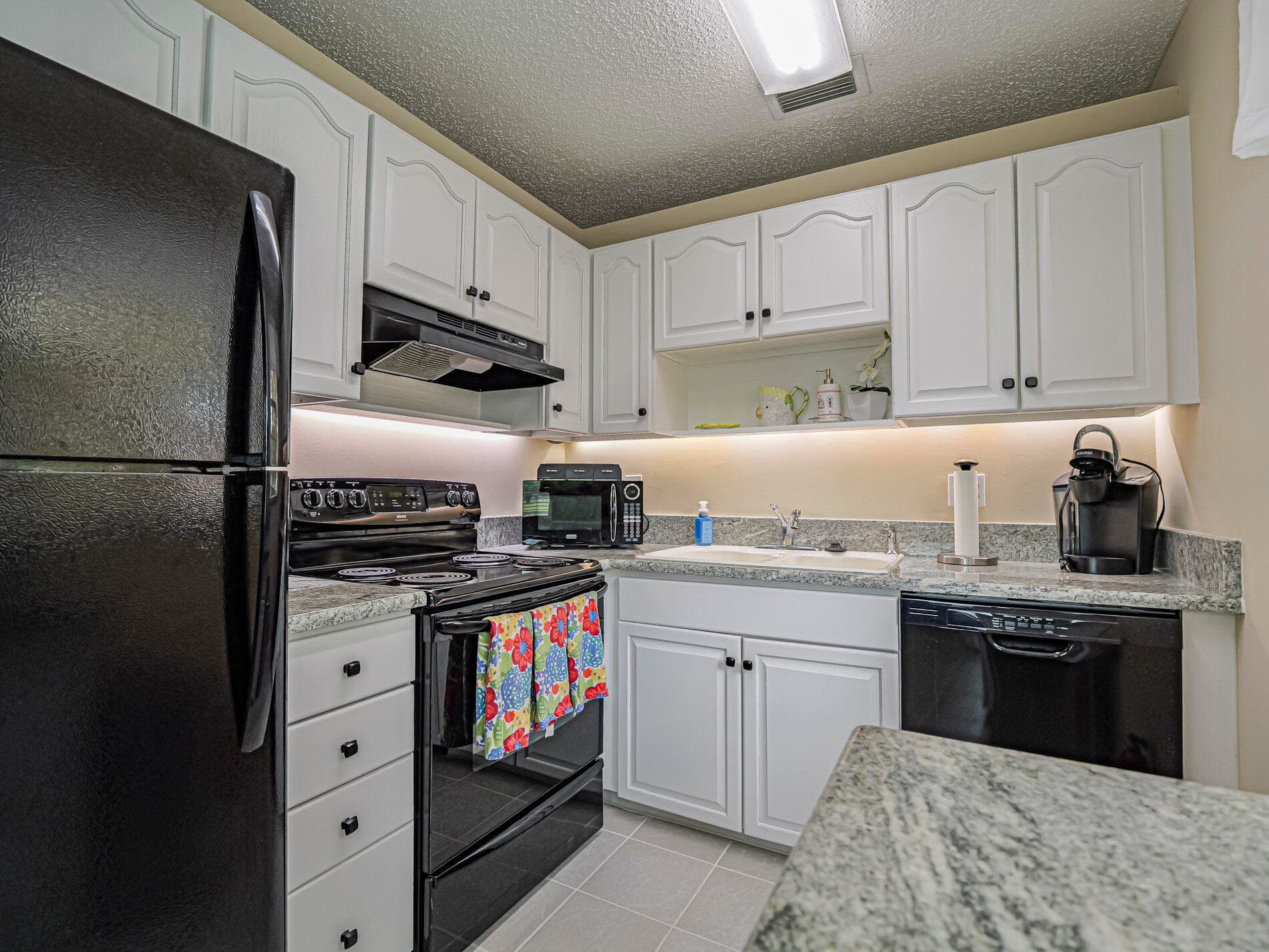 27 Pine Arbor Lane 205, Vero Beach, FL 32962 — photo 14 of 43