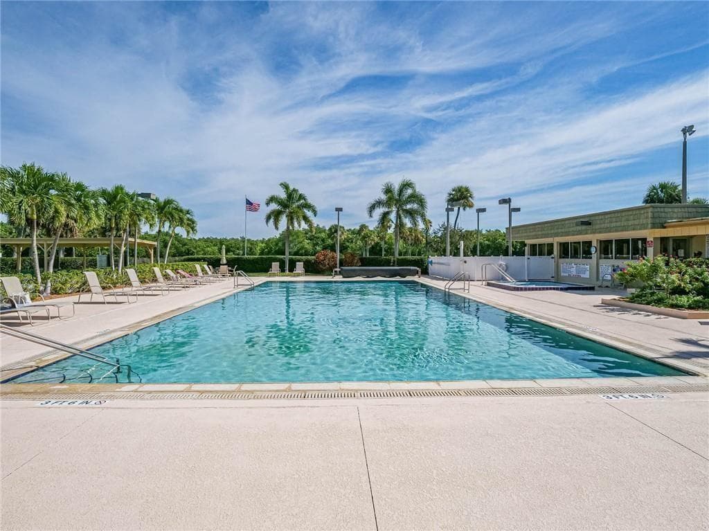 27 Pine Arbor Lane 205, Vero Beach, FL 32962 — photo 38 of 43