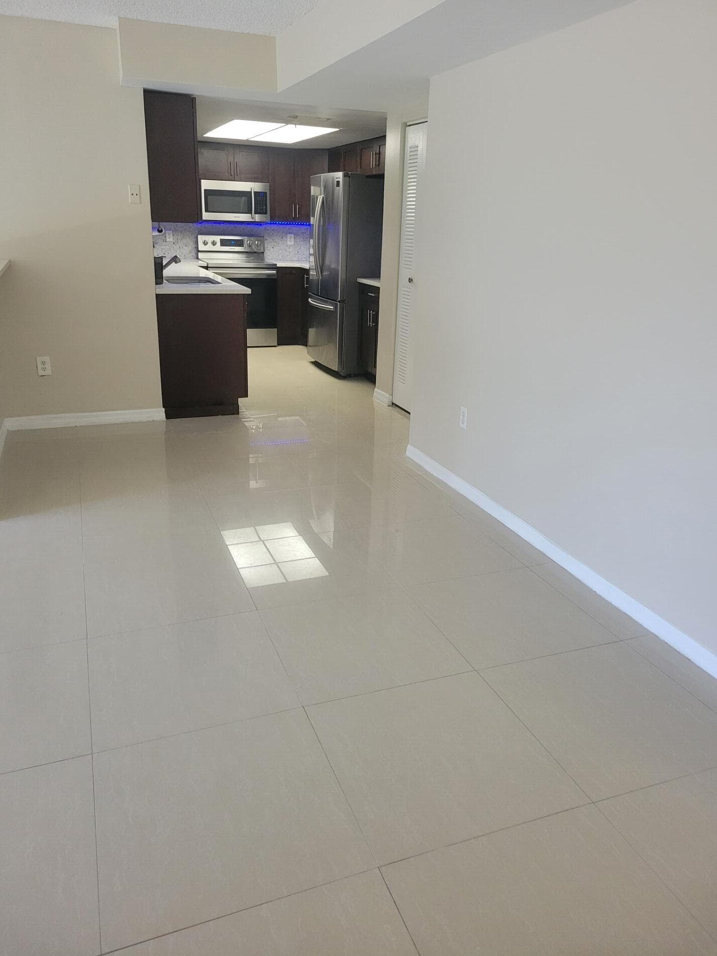 1400 Crestwood Court S 1402, Royal Palm Beach, FL 33411 — photo 5 of 44
