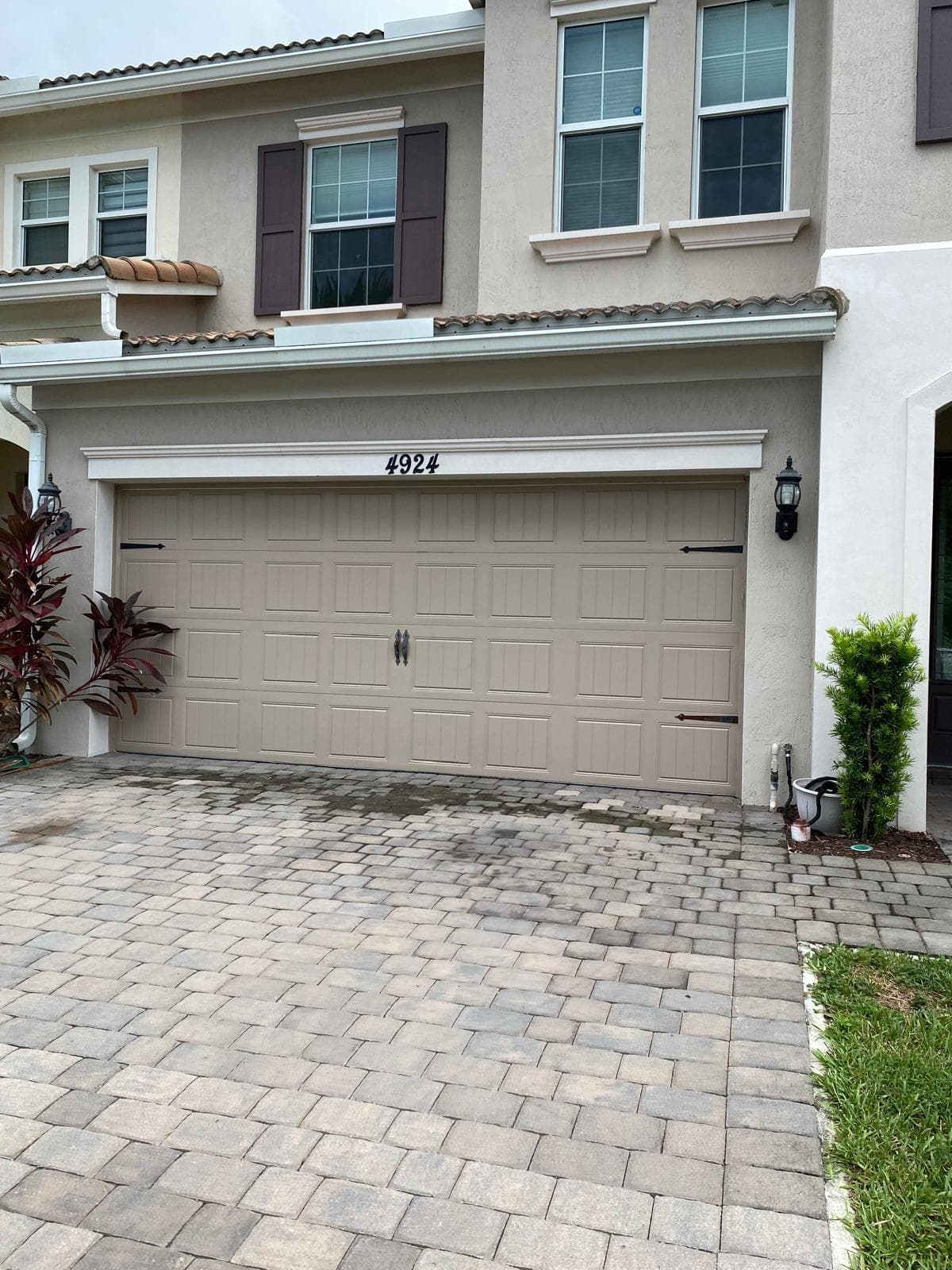 4924 Greenway Drive, Hollywood, FL 33021 — photo 3 of 48