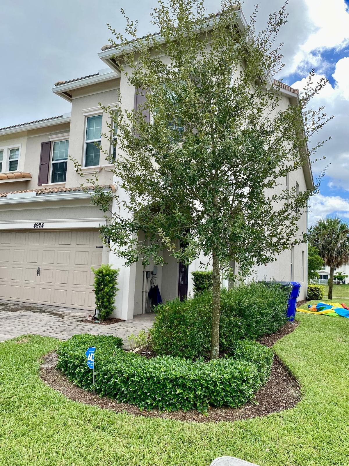 4924 Greenway Drive, Hollywood, FL 33021 — photo 8 of 48