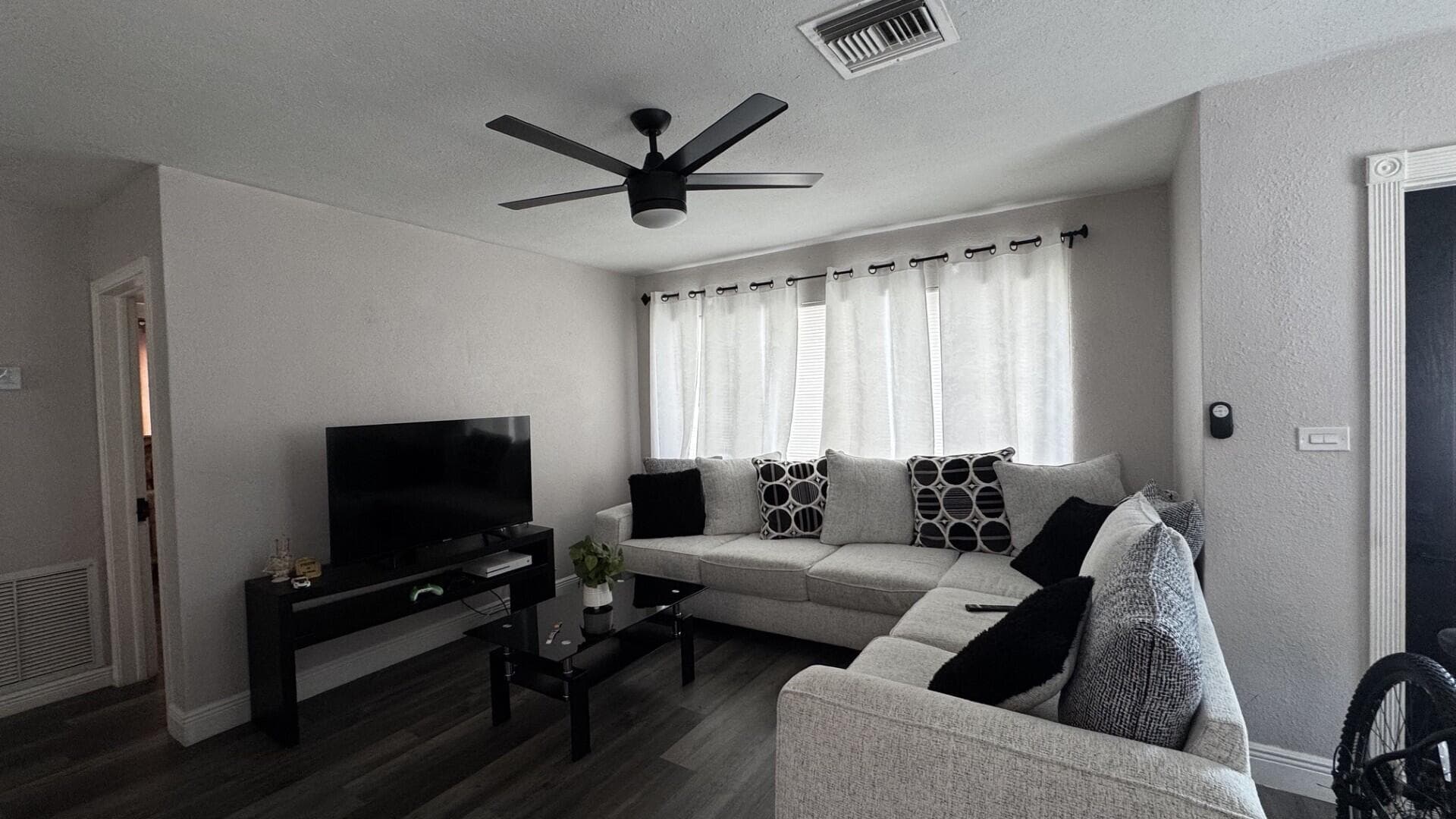 1314 S H Street, Lake Worth Beach, FL 33460 — photo 5 of 11