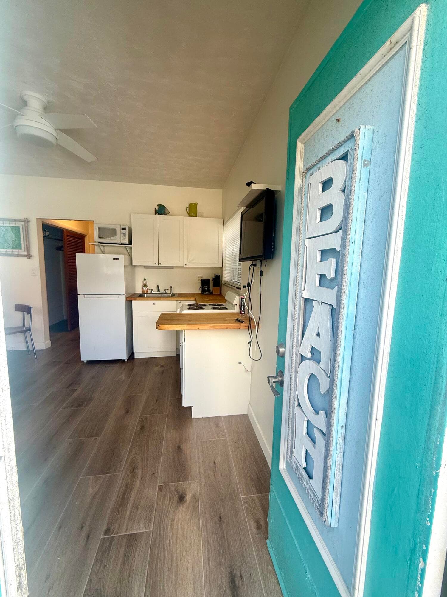 314 Desoto Street, Hollywood, FL 33019 — photo 5 of 13
