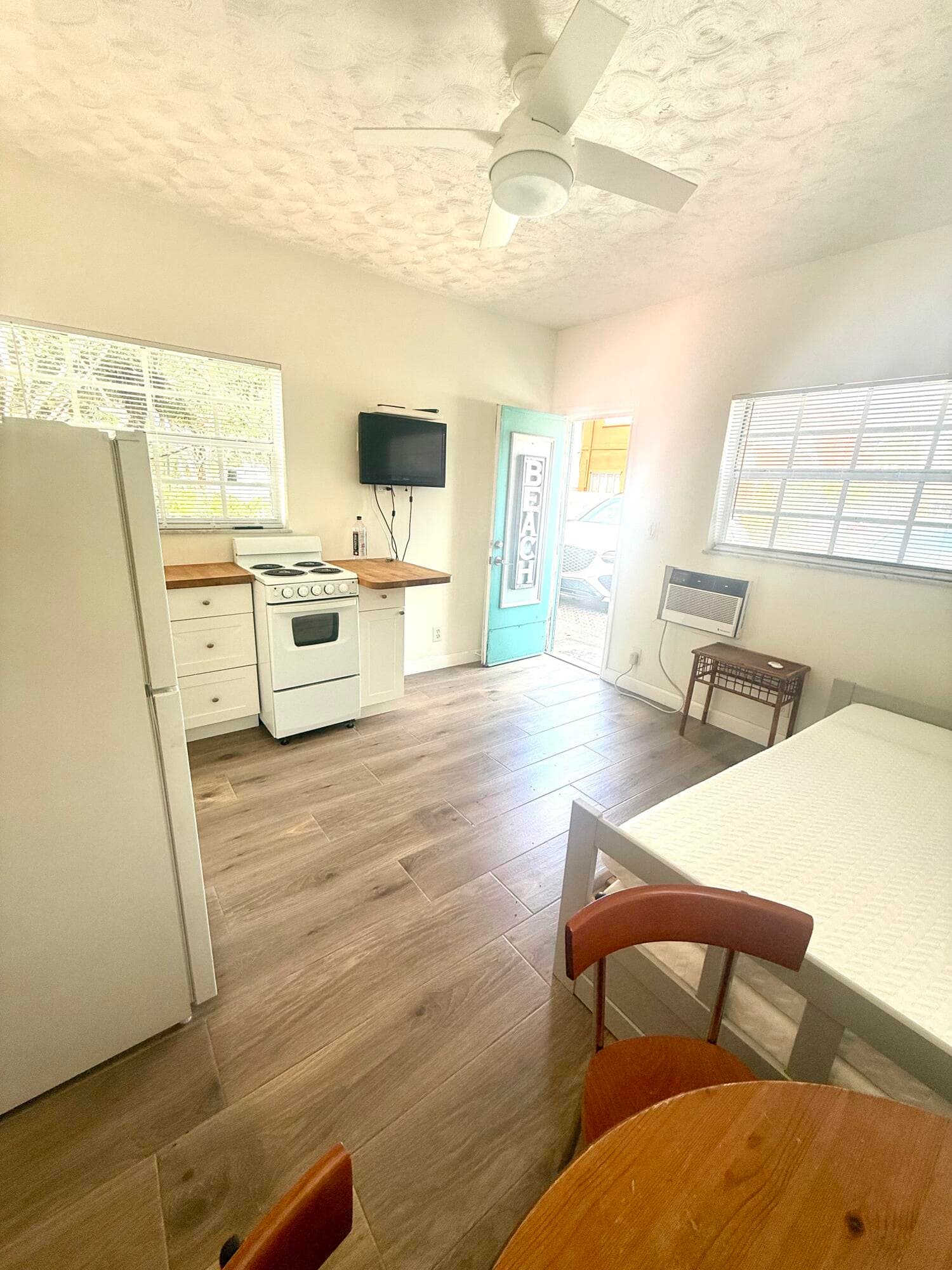 314 Desoto Street, Hollywood, FL 33019 — photo 9 of 13